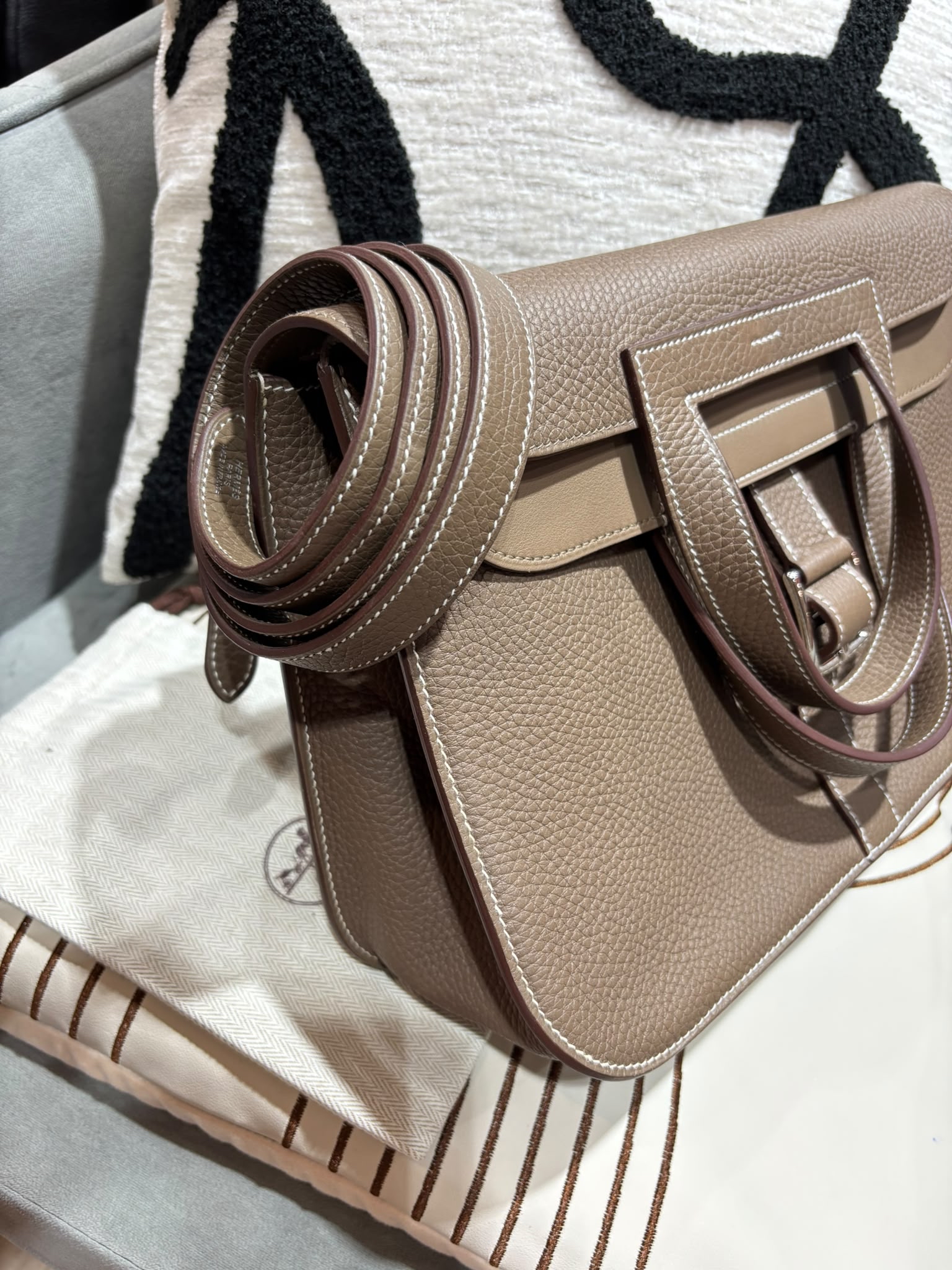 未使用品 Hermes Halzan 31 Stamp D Etoupe 100%Authentic, Unused未使用品 ✅Dust bag✅Box
