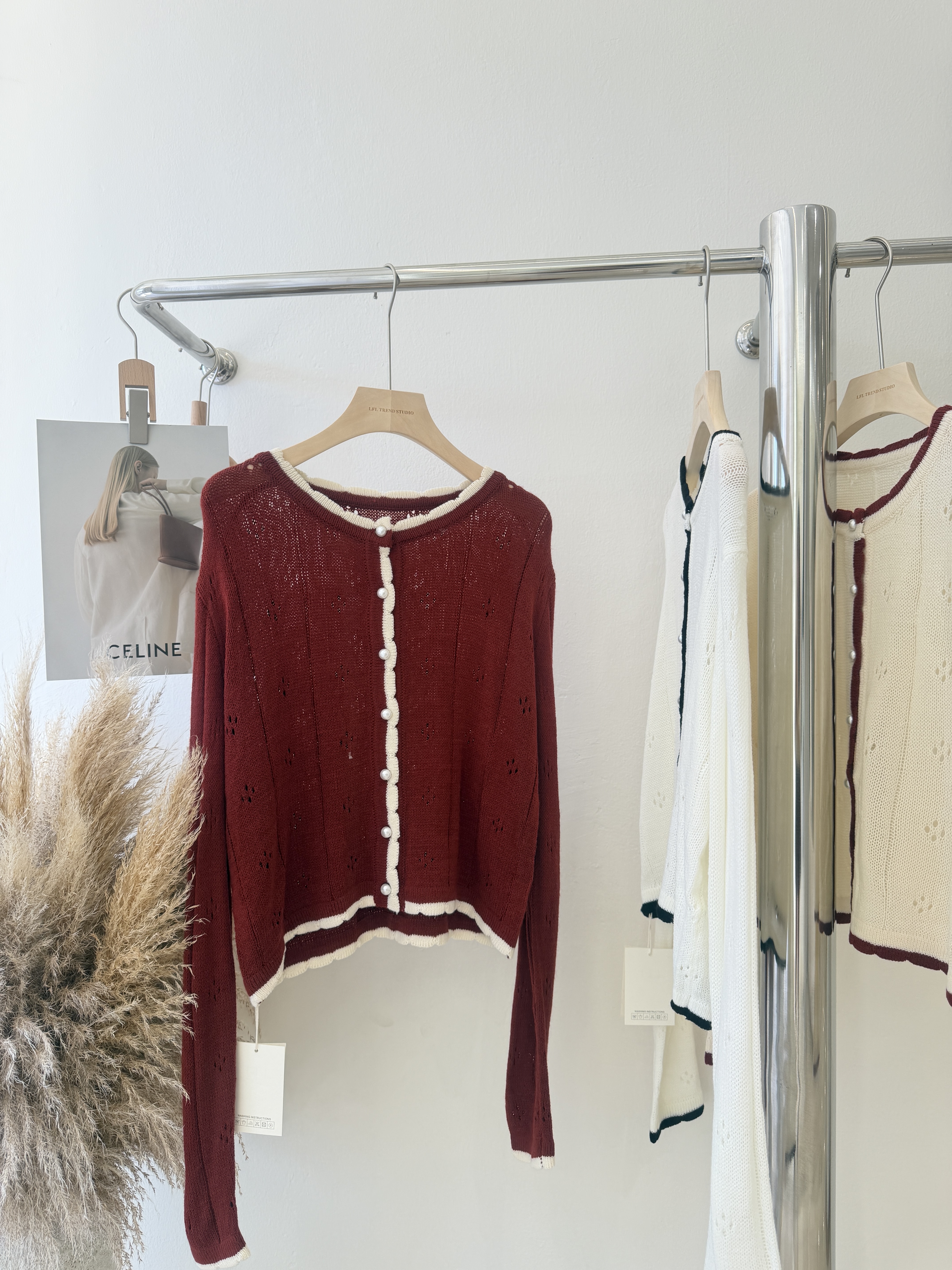 6714 温柔木耳边镂空长袖