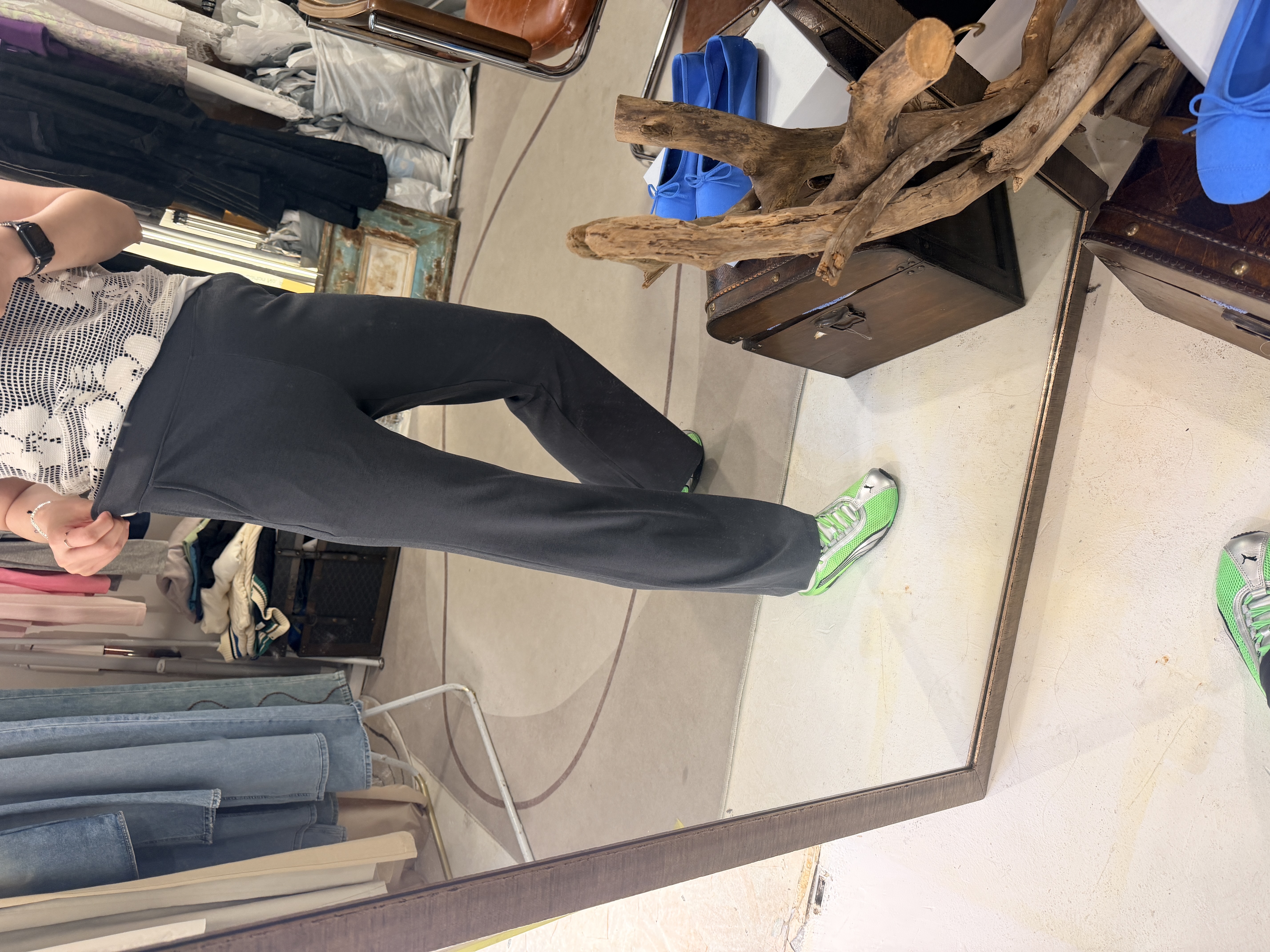 Elastic pants with pocket 