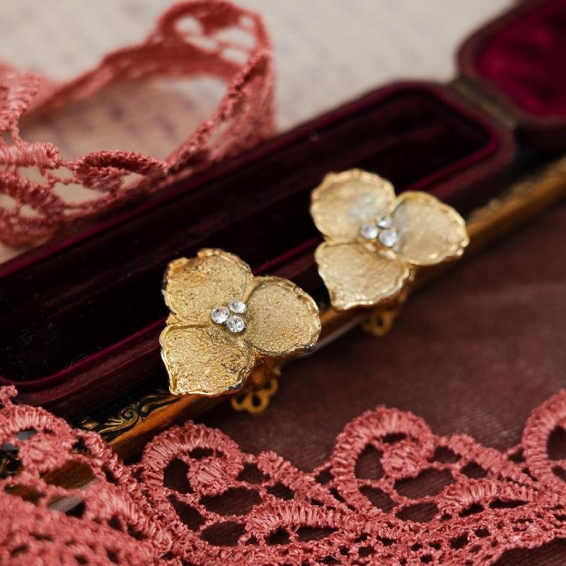 Vintage Three Petals Golden Flower Head Clip Earrings from Canada (MT1287)
