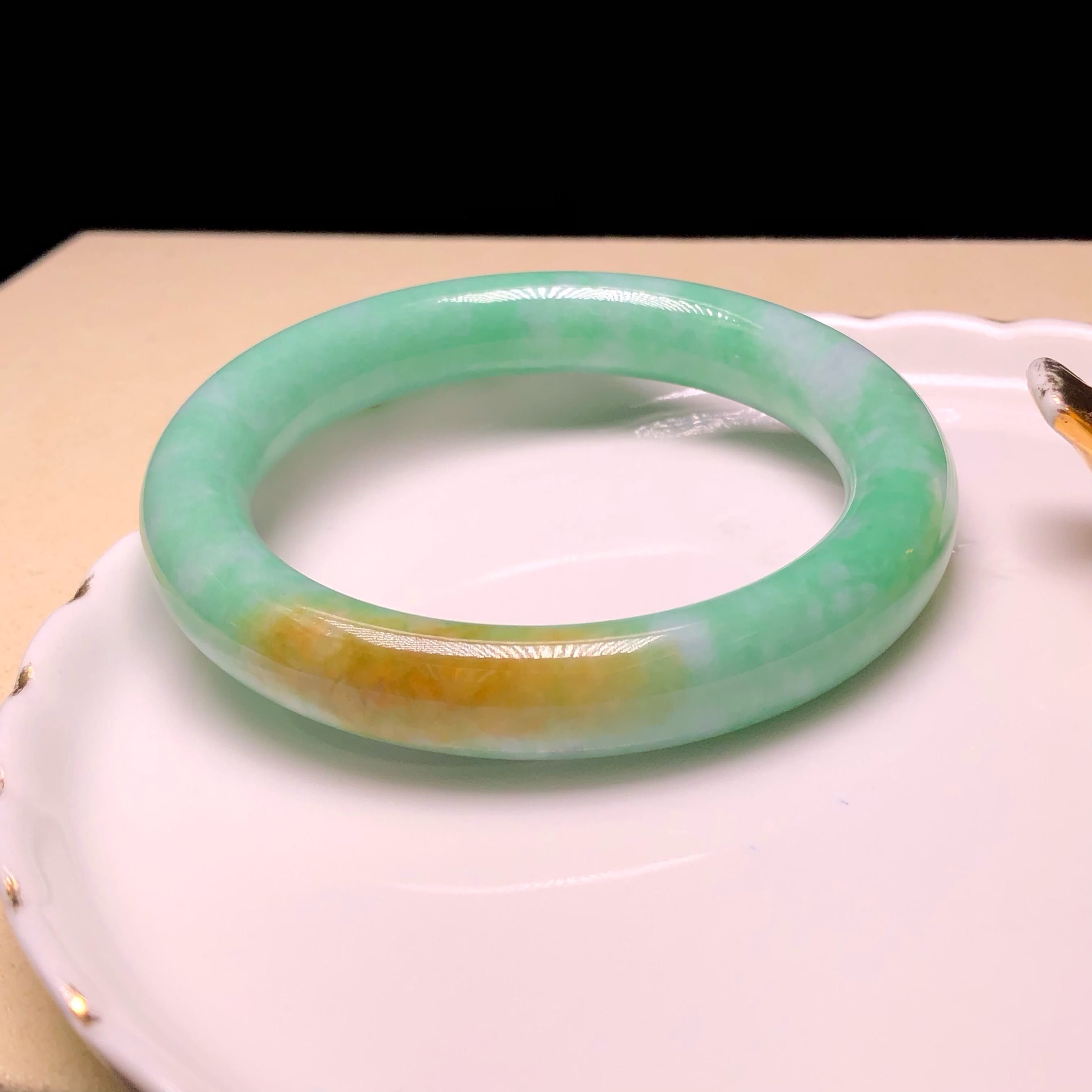 C06815 木那黃沙皮黃加綠圓鐲57mm