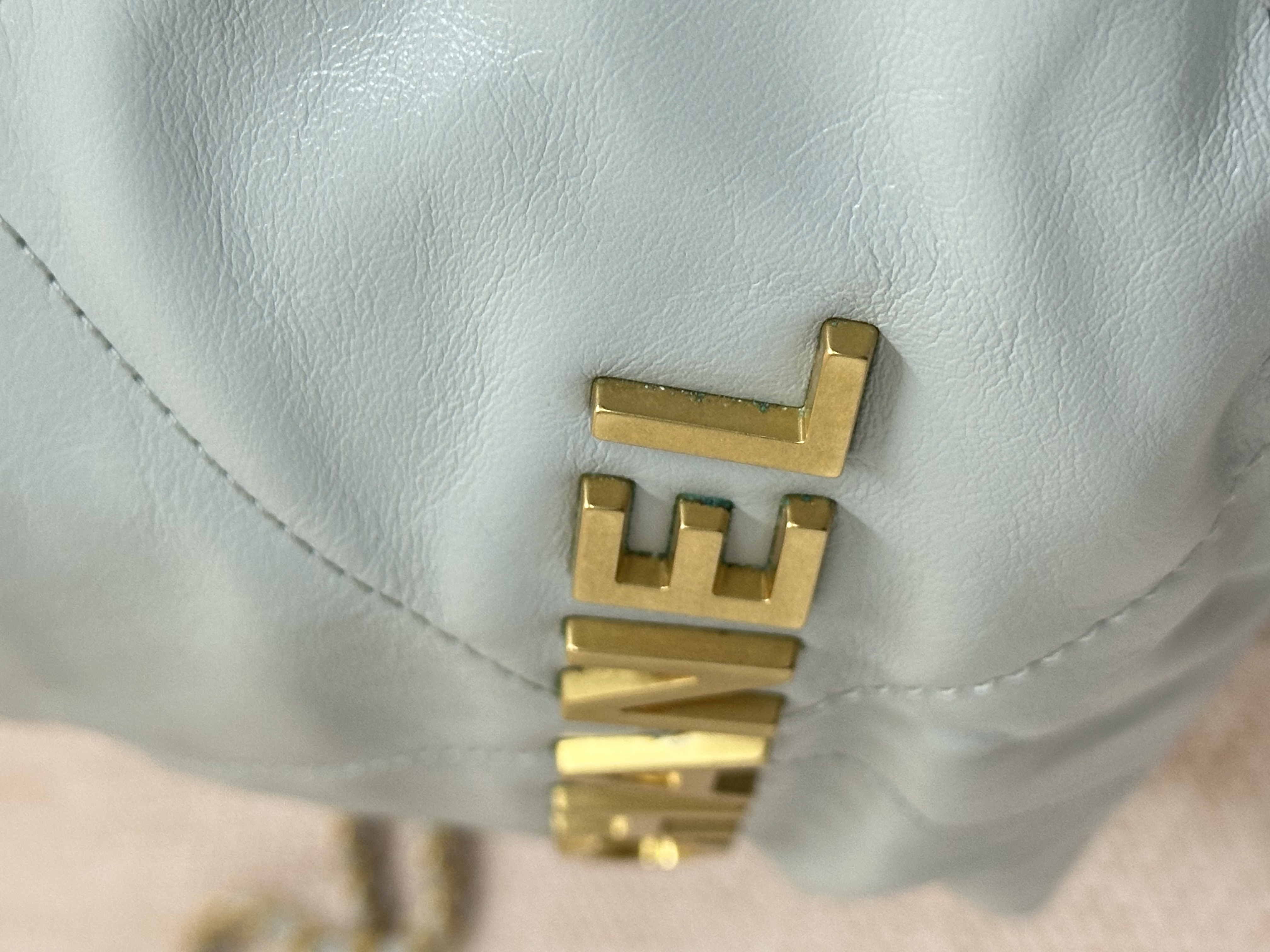 Pre-owned Chanel 22 handbag/ Product Code: 26040609