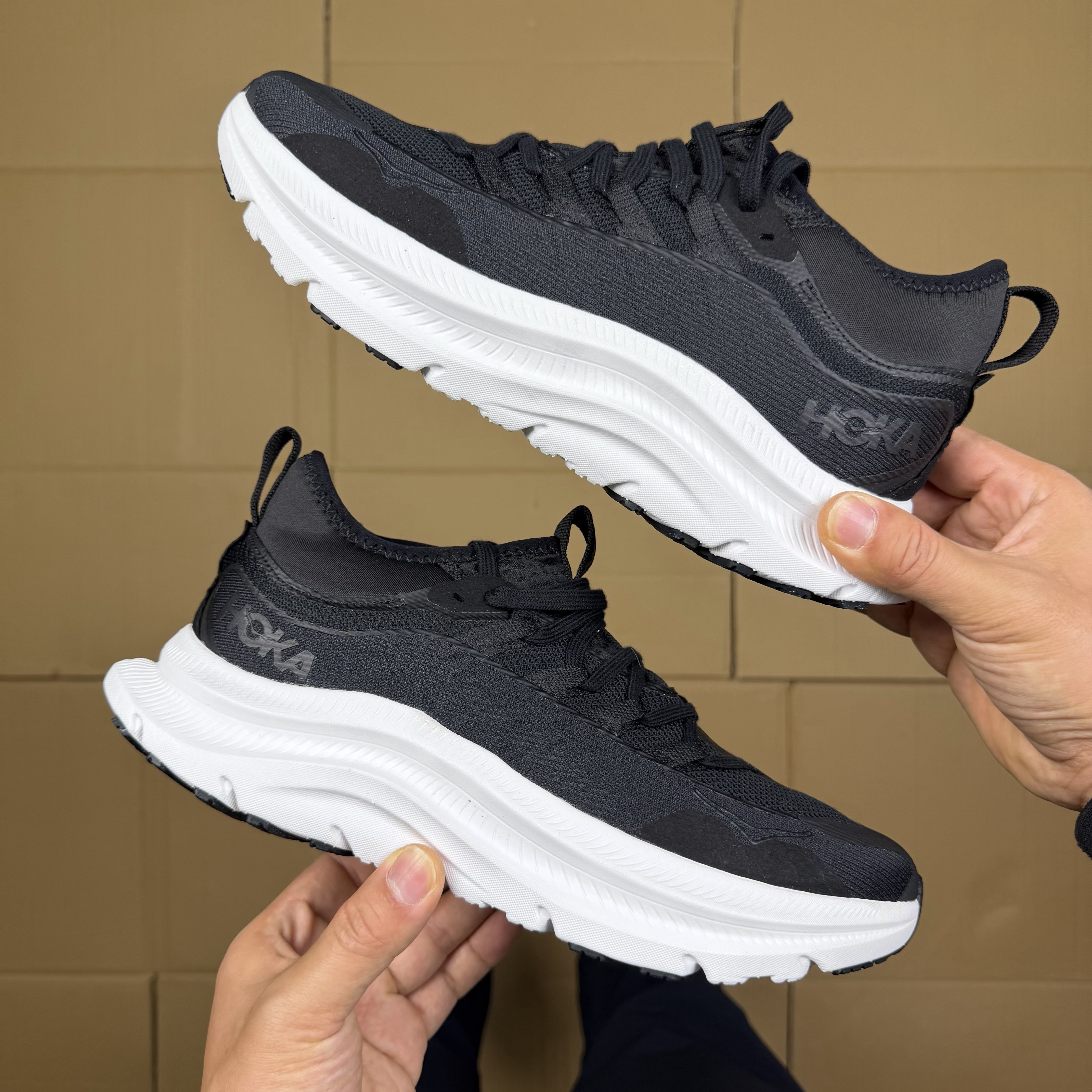 Hoka One One Kawana Mid