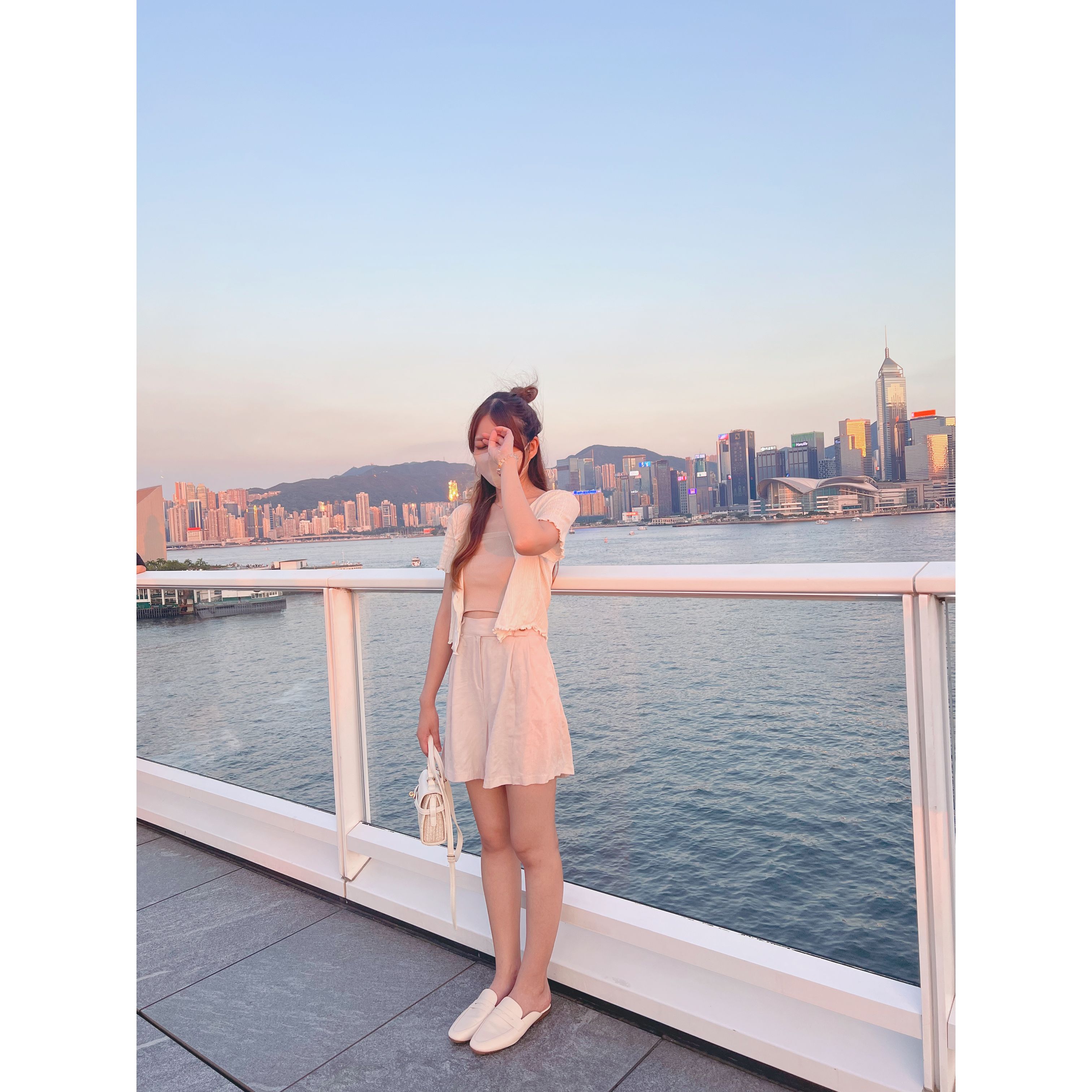 <最後現貨> <KR> ♥︎花花鈕捲邊鏤空cardigan* grey