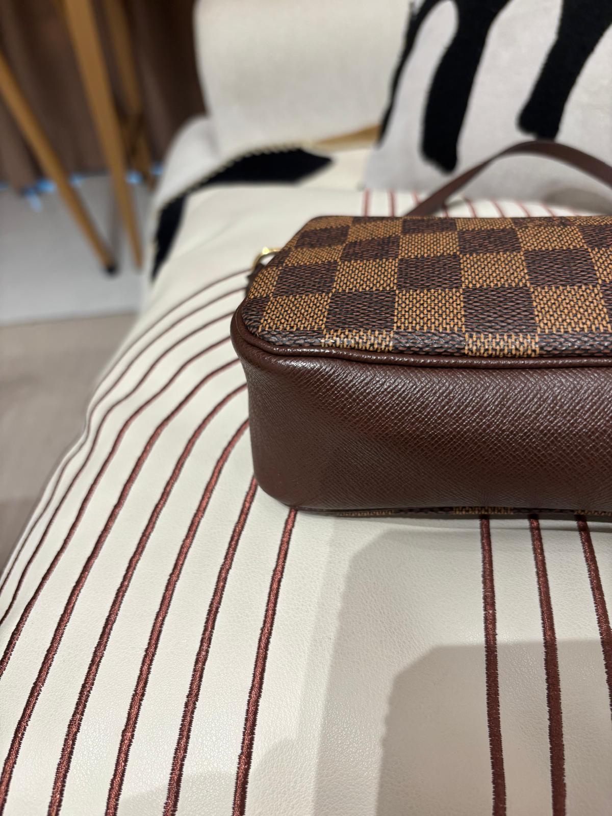 Lv Trousse Pochette zip pouch shoulder bag 100%Authentic, 95%new