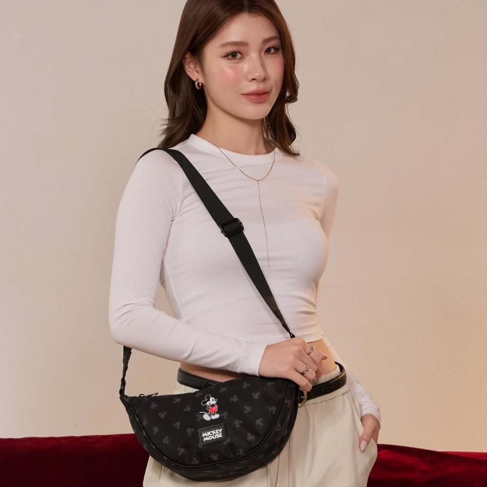 📦訂購 台灣限定 迪士尼 Mickey Mouse 米奇老鼠 彎月包