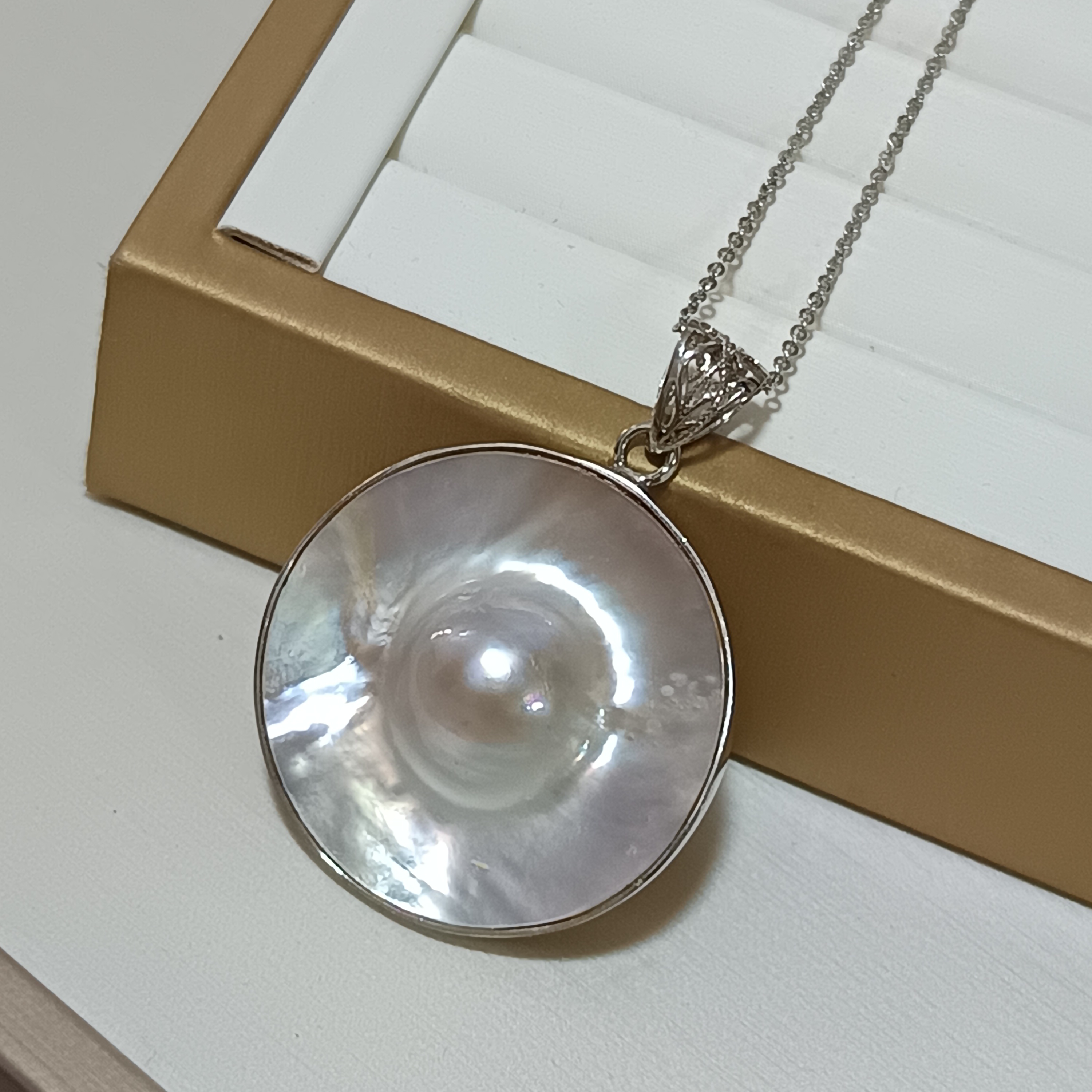 特價品‼️天然原生態炫彩海水馬貝珍珠s925銀包邊大孔吊墜