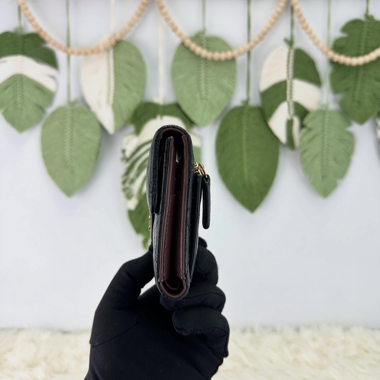 CHANEL🤍PRE OWNED 黑金荔皮牛皮三摺銀包 晶片款🖤 