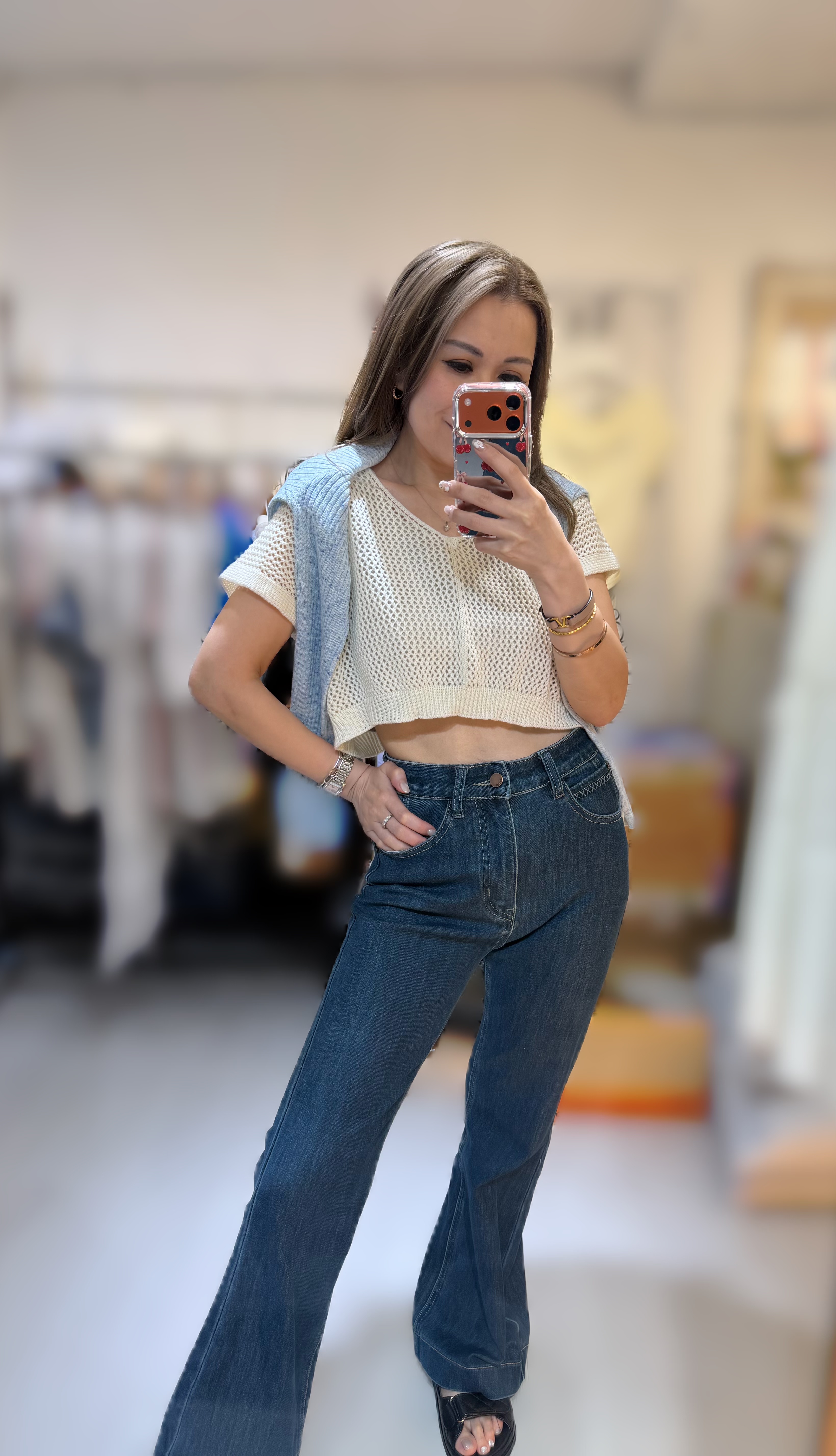 鏤空針織短版上衣