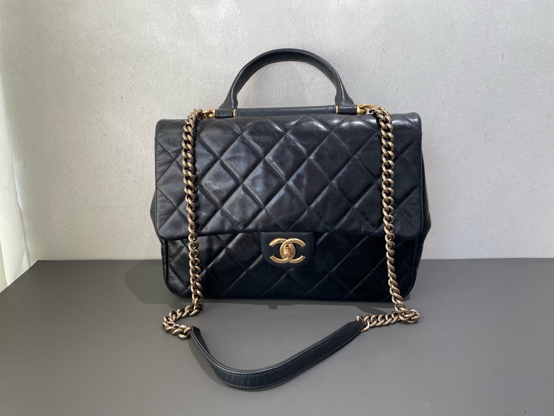 【預訂貨品】 Chanel 黑金油蠟皮 復古郵差包