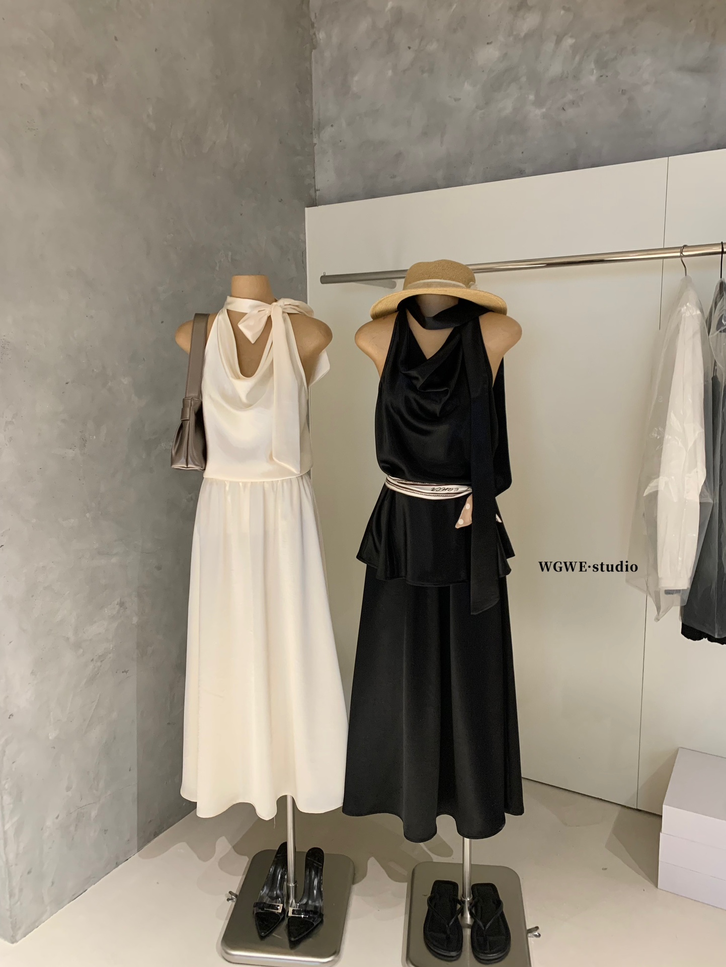 1713 SATIN CO-ORD SET 缎面挂脖半身裙套装 