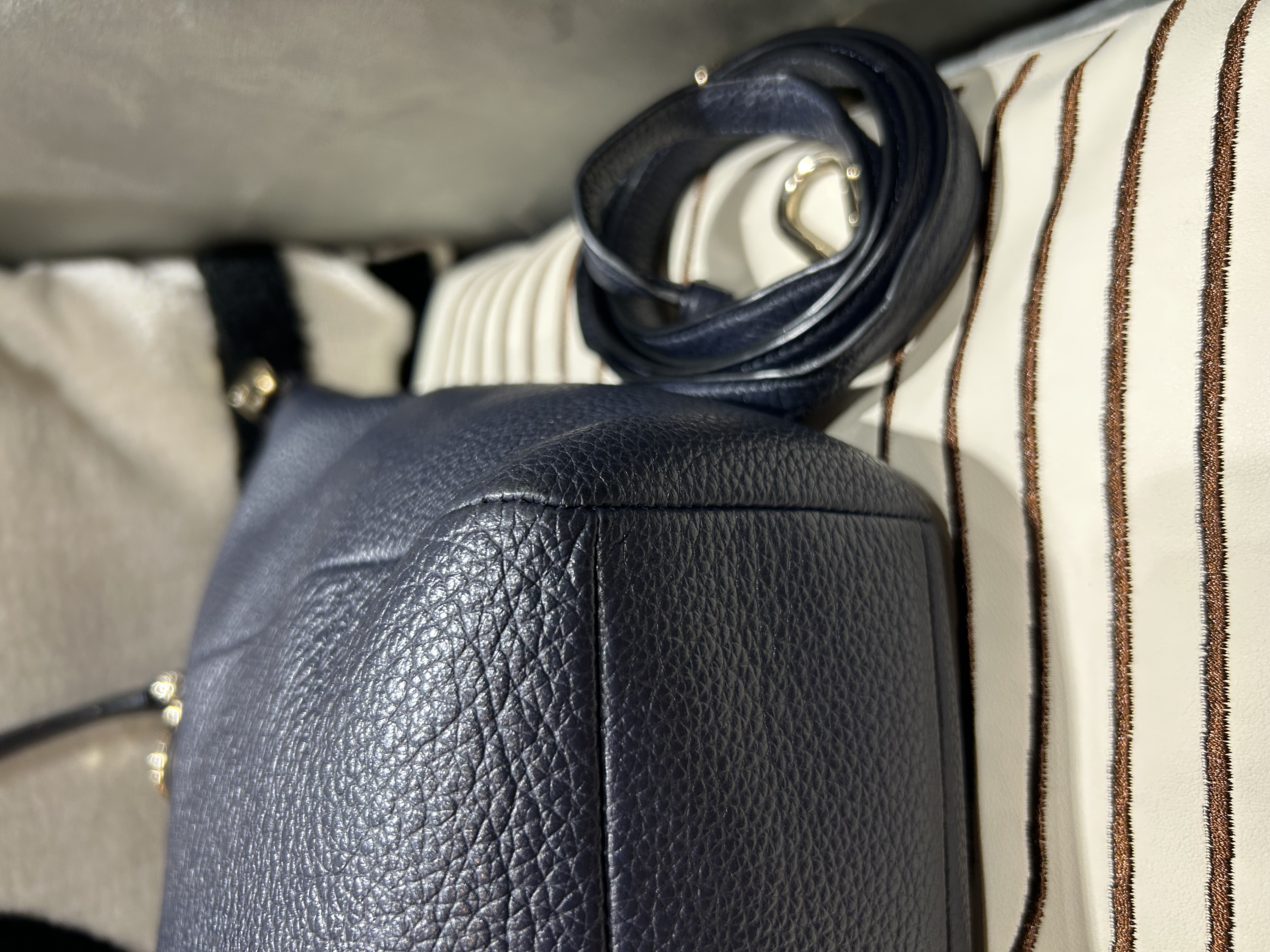 Coach 2 way tote bag Calfskin 100%Authentic, 95%New