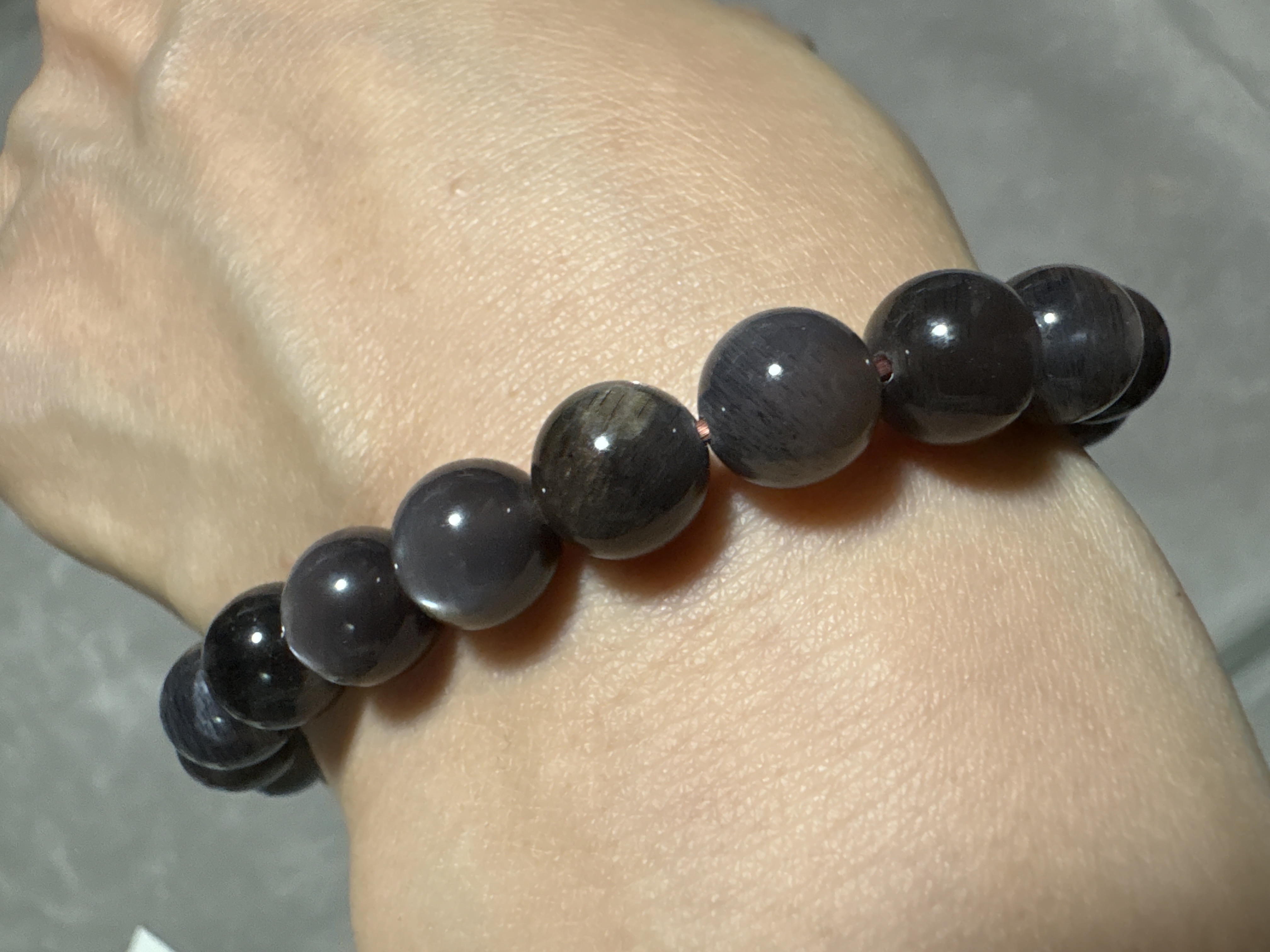 黑骨幹太陽石 手串Black Sunstone  No3222 | 規格：8.5mm珠15.5 cm手圍