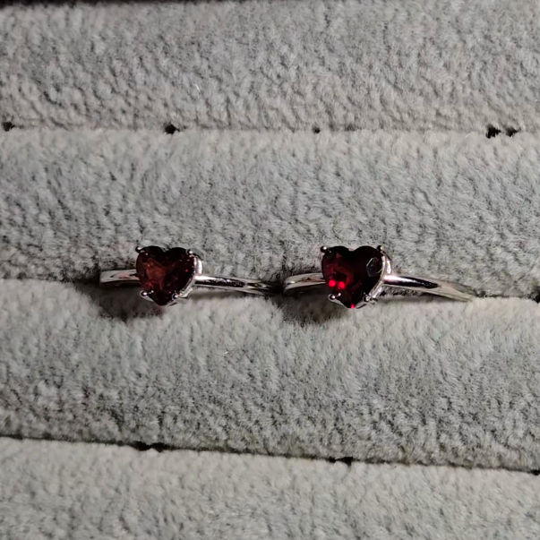 Garnet faceted heart-shaped ring in adjustable sterling silver - GAR156