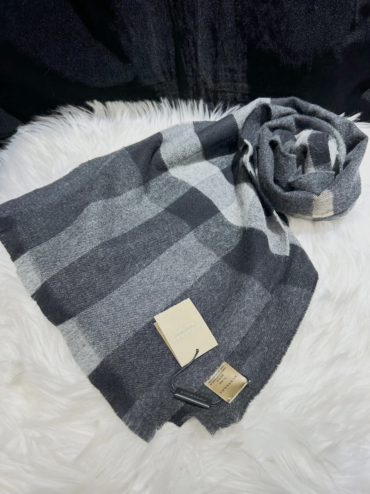 Burberry scarf wool/cashmere/check/blk