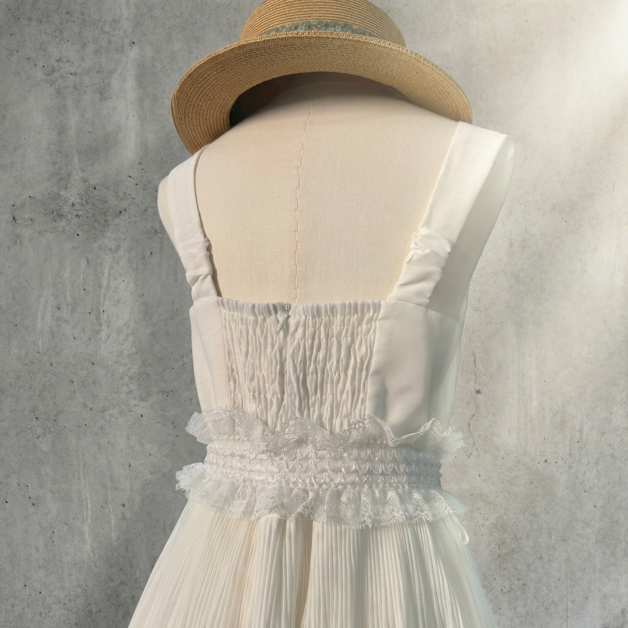 優雅白色連腰帶連衣裙(蕾絲花腰帶需另外購買)