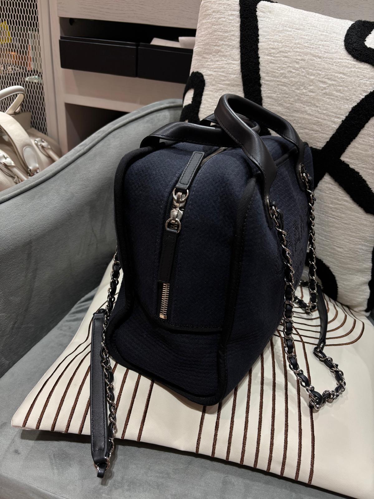 Chanel deauville Boston bag  Navy 100%Authentic,95%new  ✅晶片✅Dust bag 