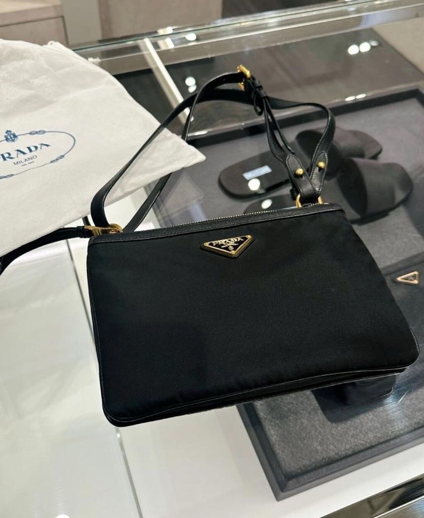 Prada 新款 Re-Nylon Pouch  Size 24.5x14.5cm