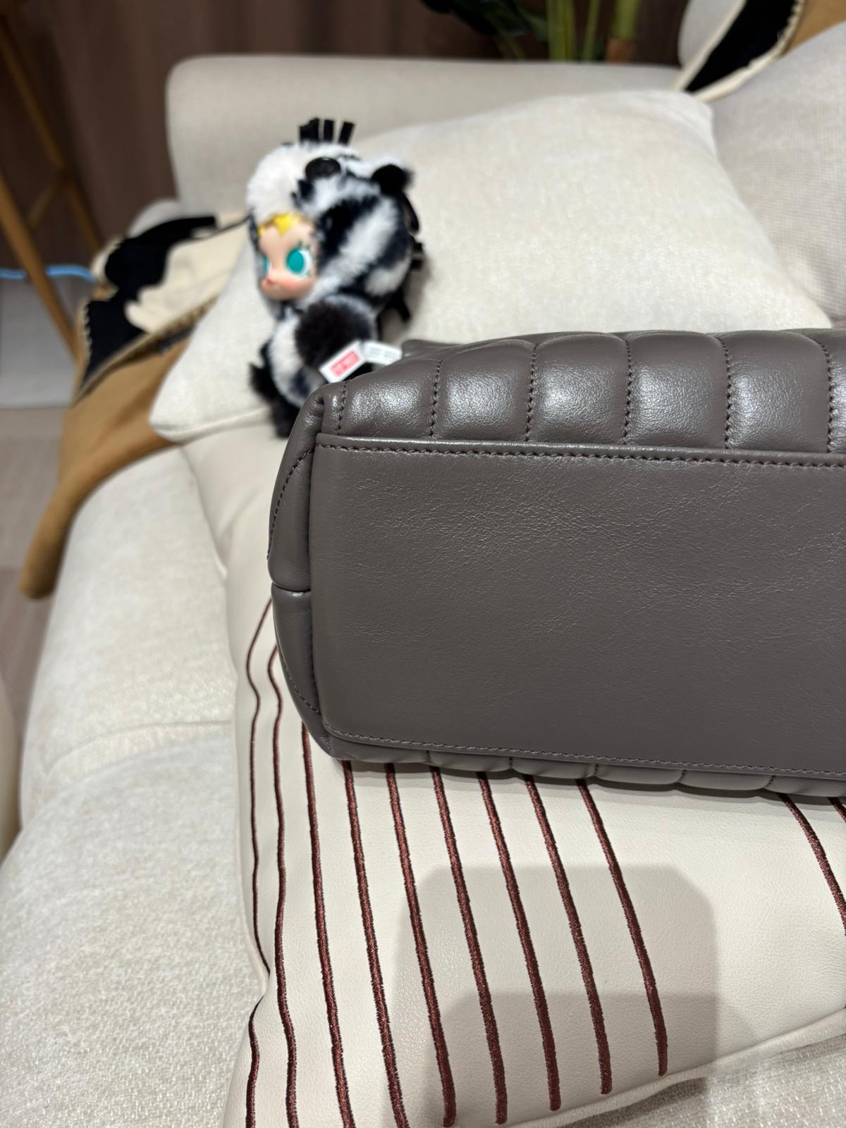 YSL Saint Laurent Loulou Grey Calfskin Chain Shoulder Bag  100%Authentic ,98%new  ✅ certificate card✅dust bag