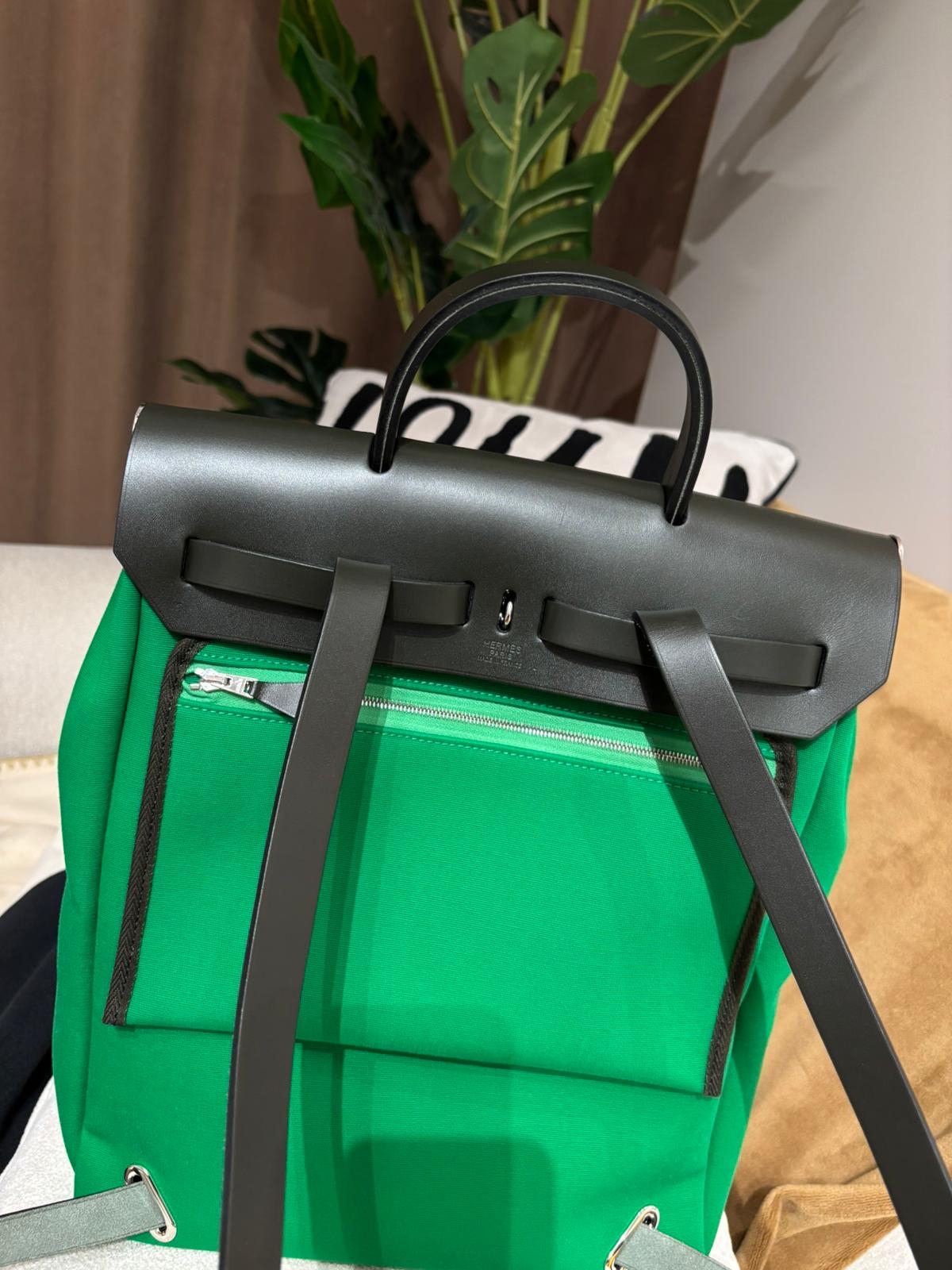 Hermes Herbag backpack Stamp Y 1K Bamboo 100%Authentic, 99%New ✅香港專門店收據✅Dust bag ✅Box