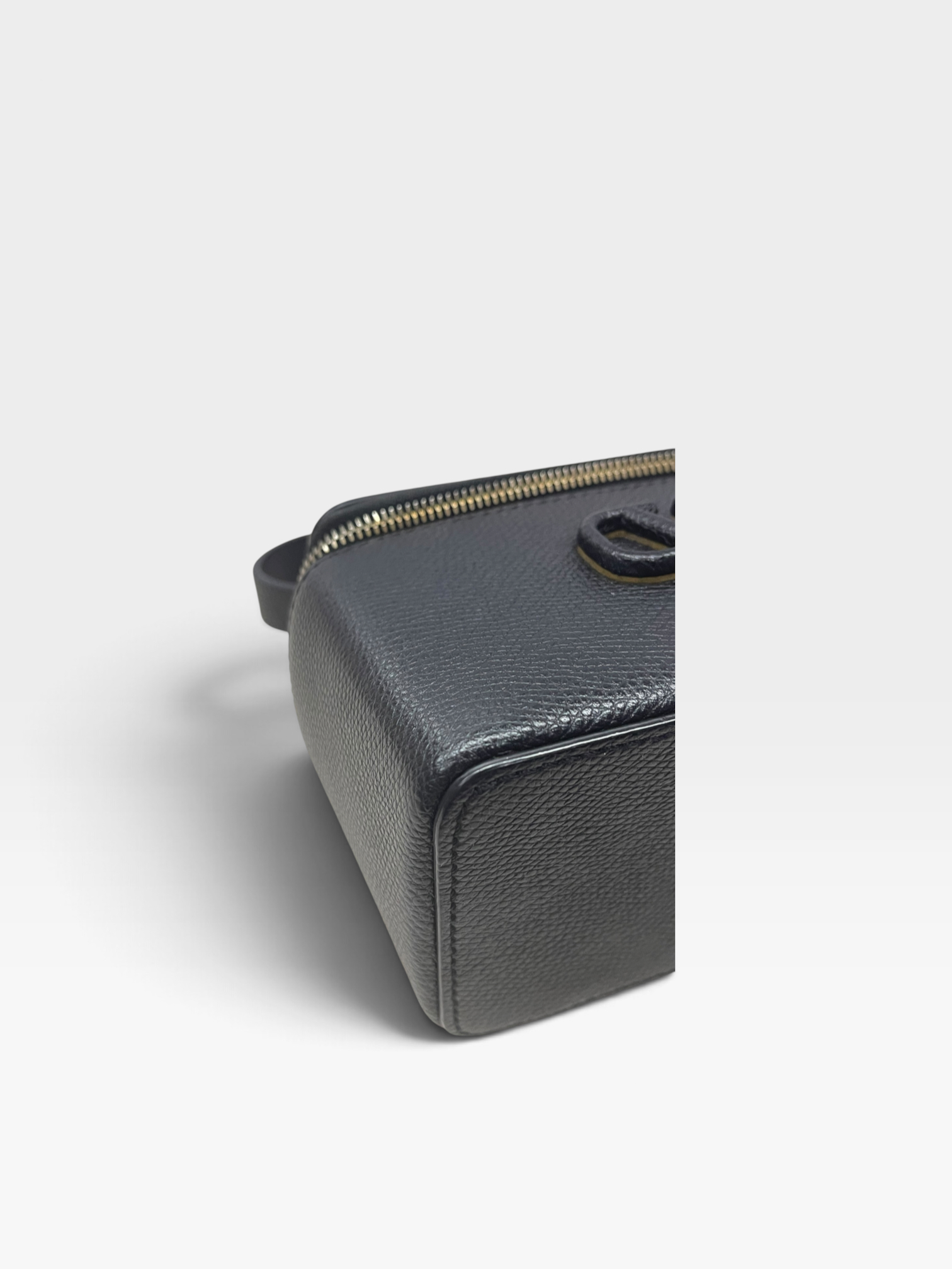 Pre-Owned VALENTINO Garavani VLogo Signature Mini Vanity Bag / Product Code: 100706