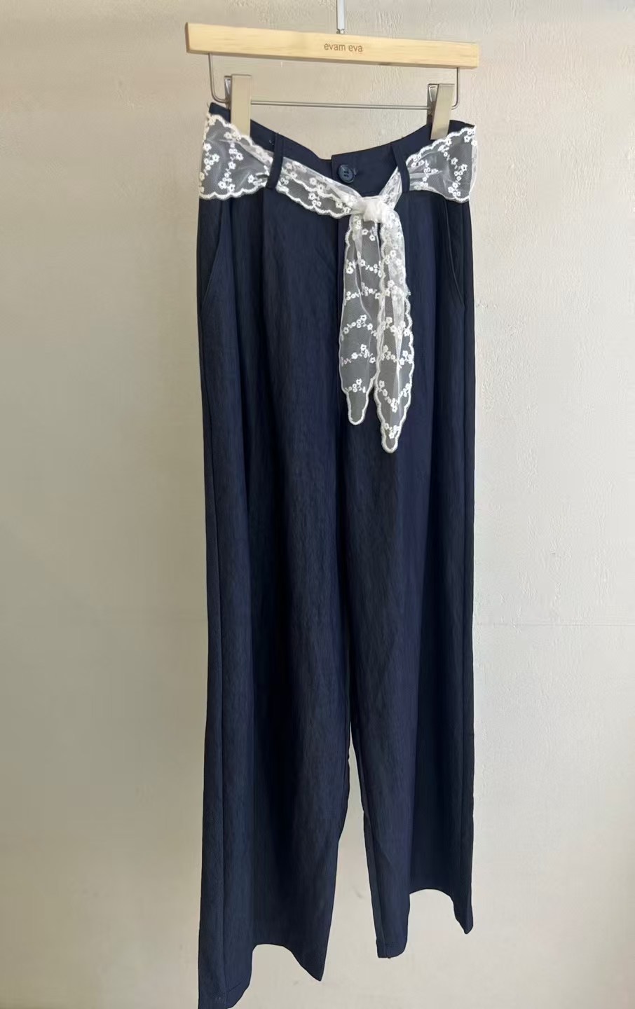 High-Waisted Navy Palazzo Pants with Embroidered Lace Sash ‖ 高腰深蓝色阔腿裤配刺绣蕾丝腰带 KR0410829