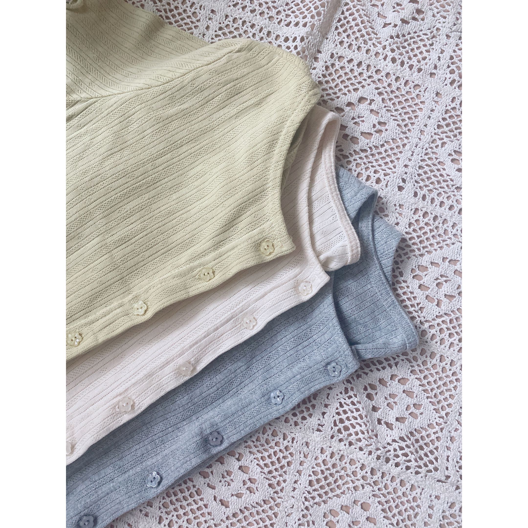 <最後現貨> <KR> ♥︎花花鈕捲邊鏤空cardigan* grey