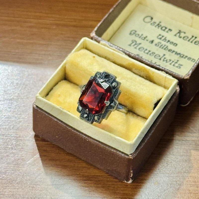 Vintage Mid-century Red Faceted Glass Ring - HK Ring Size 7 (MT2563)
