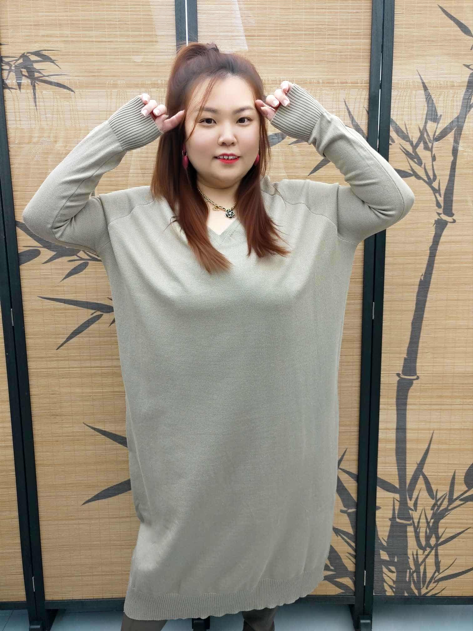 DDF09 5581 V领长袖中长款针织连身裙