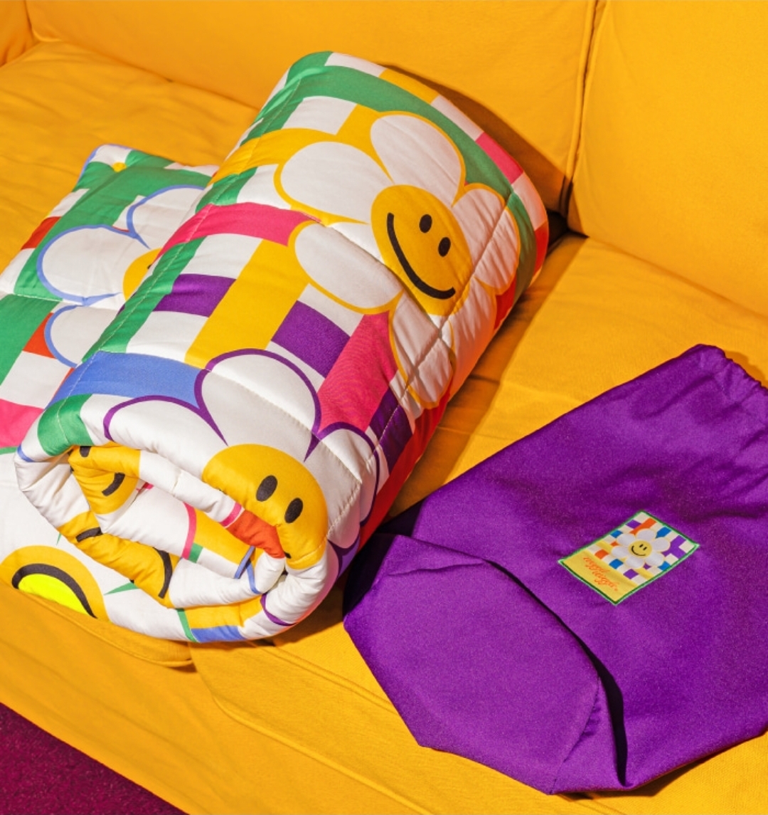 🌈 Wiggle Wiggle Padded Blanket – Rainbow Smile Check