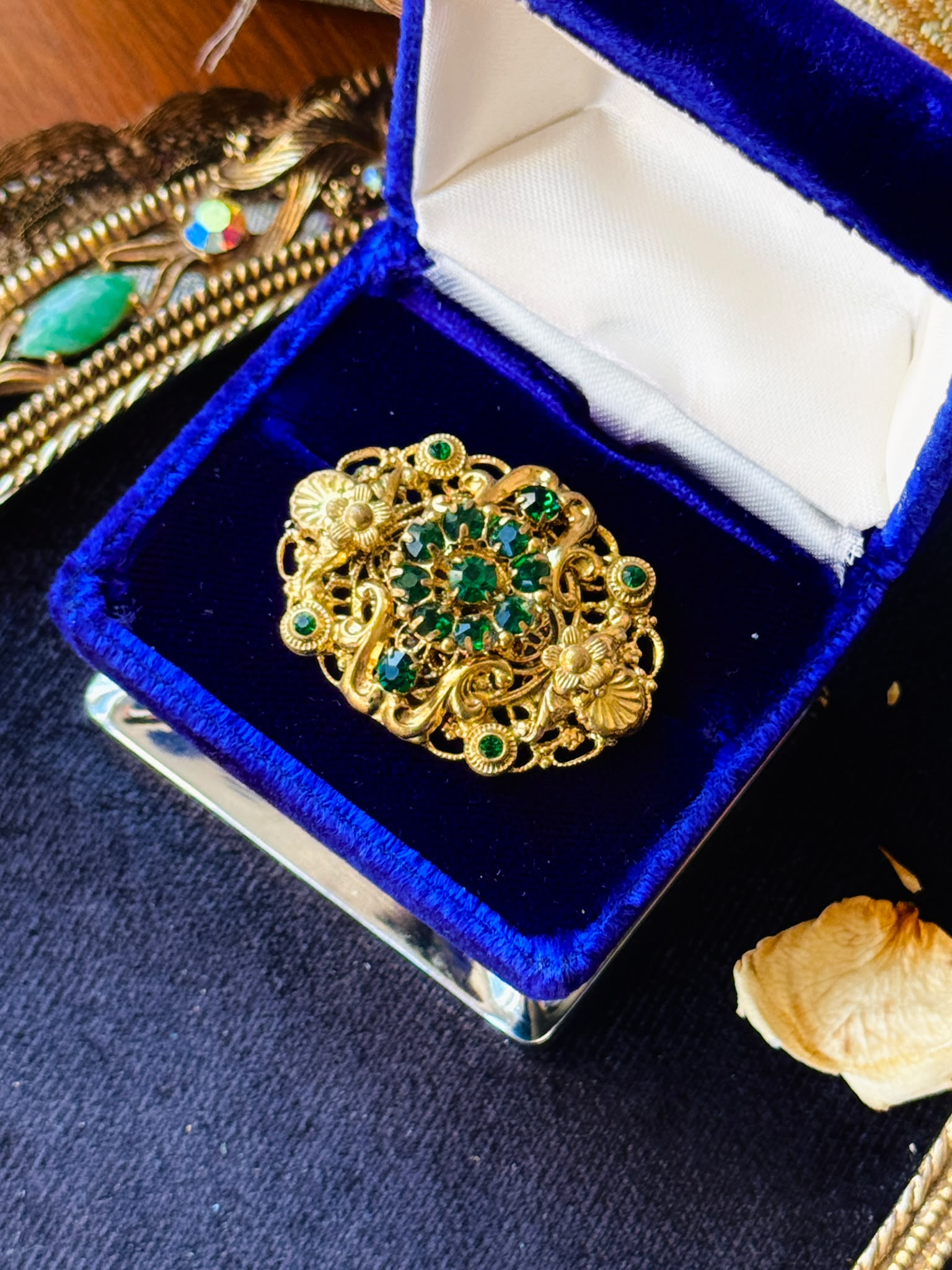  Vintage 1950s Czechoslovakian Filigree Style Green Rhinestone Brooch(NZ124)
