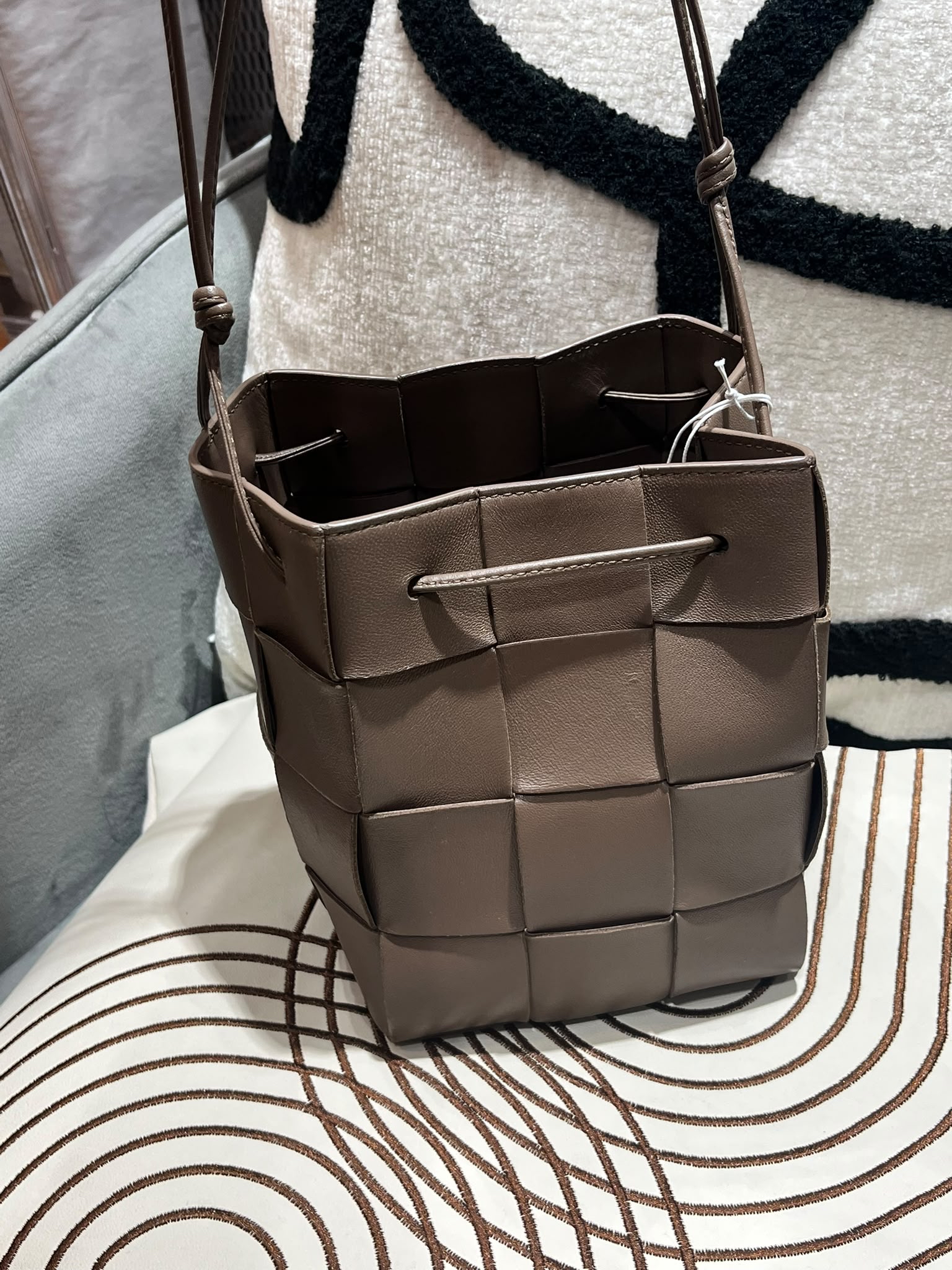 Bottega veneta BV intrecciato bucket bag 100%Authentic,95%new