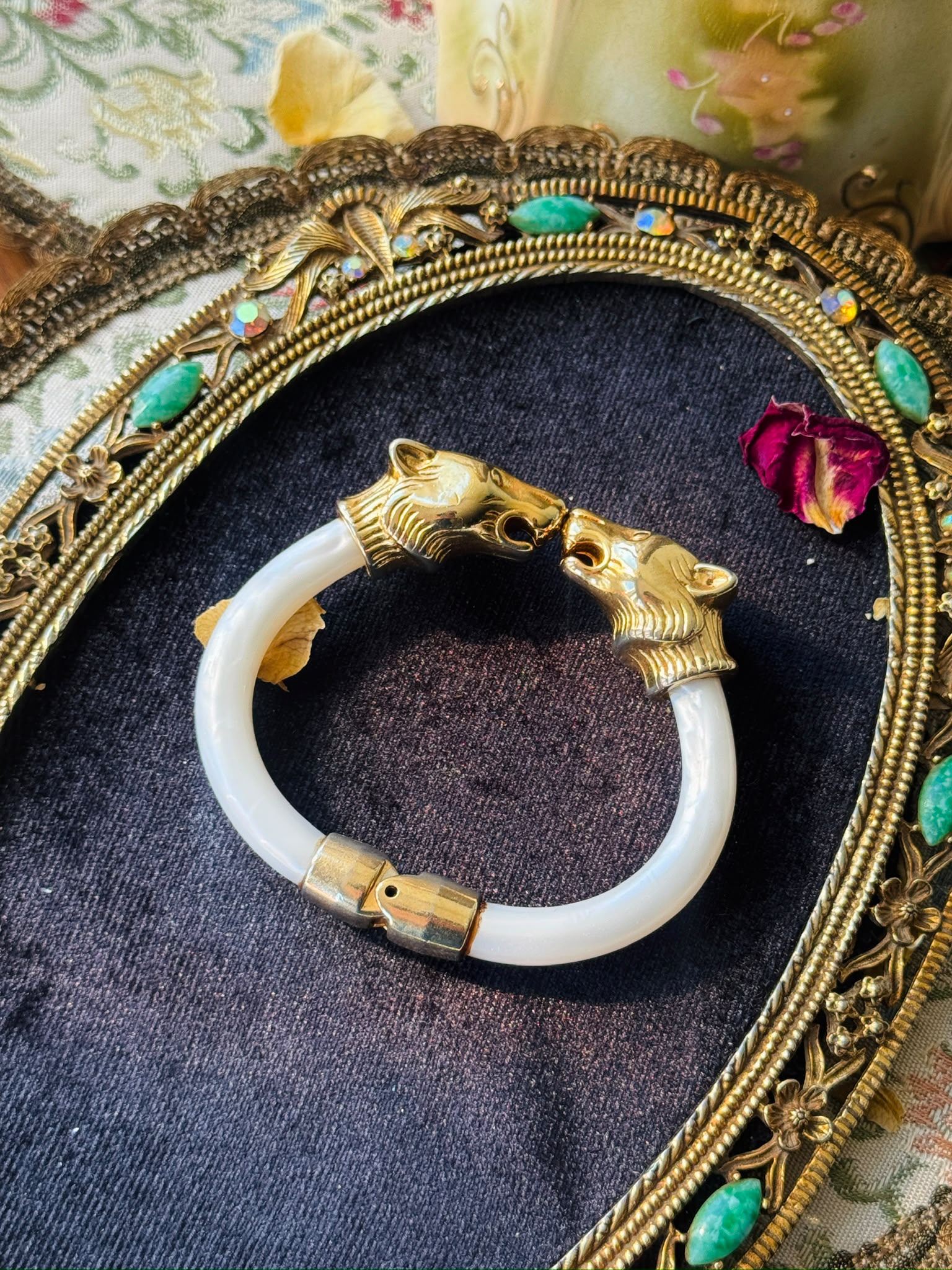 C.a. 1980s Leopard Or Panther Pearlized Resin Bracelet / Bangle (MT2679)