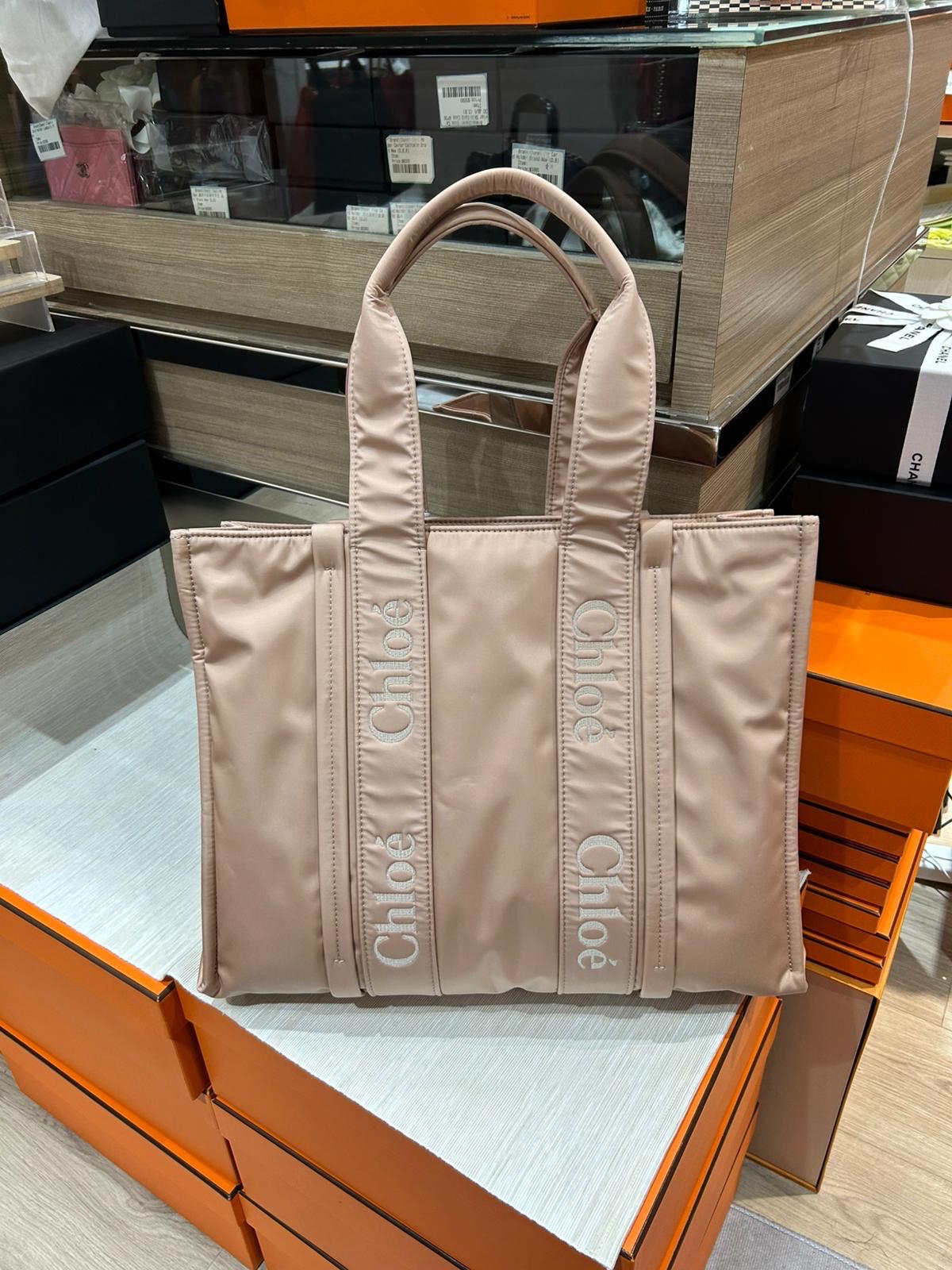Chloe Woody Medium Nylon100%Authentic, Unused ✅tap ✅ certificate ✅Dust bag