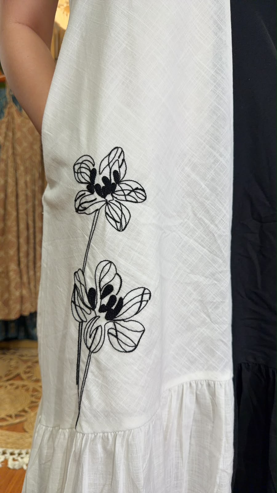 3152 Black and White Half Sleeveless Fish Tail OP 43"-49"