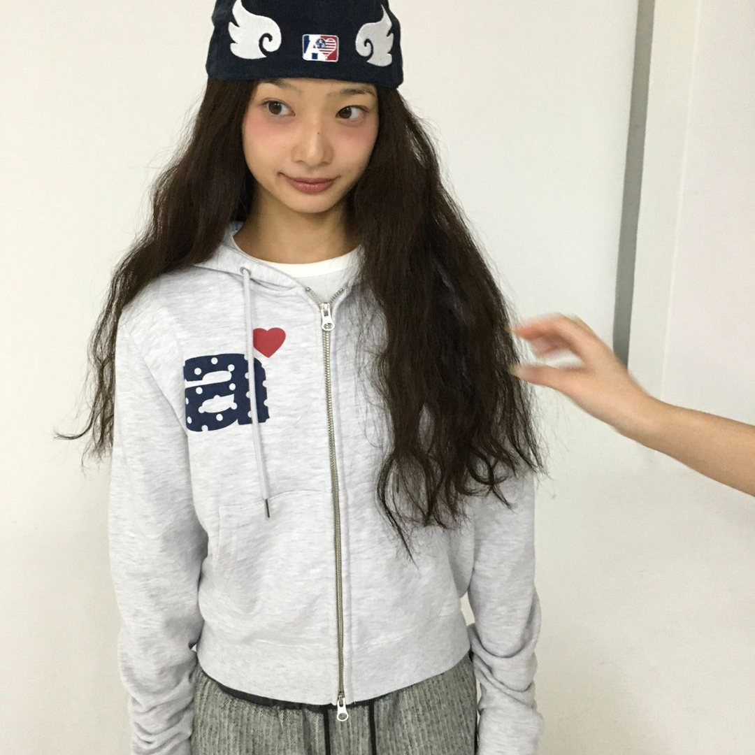 🇰🇷訂購｜aeae 25FW｜DOT SMALL LETTER CROP HOOD ZIP UP 2色 