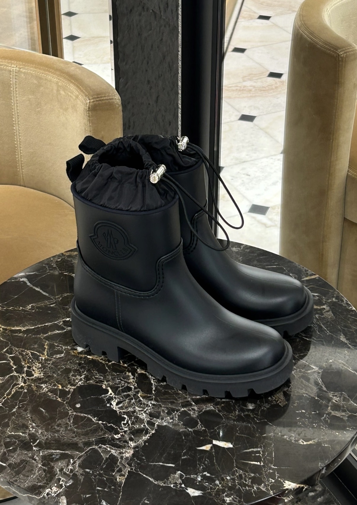 訂定雨靴迎接雨季🌧️  優惠價‼️訂貨📮Moncler 可束繩雨靴 Size 36/37/38/39/40/41