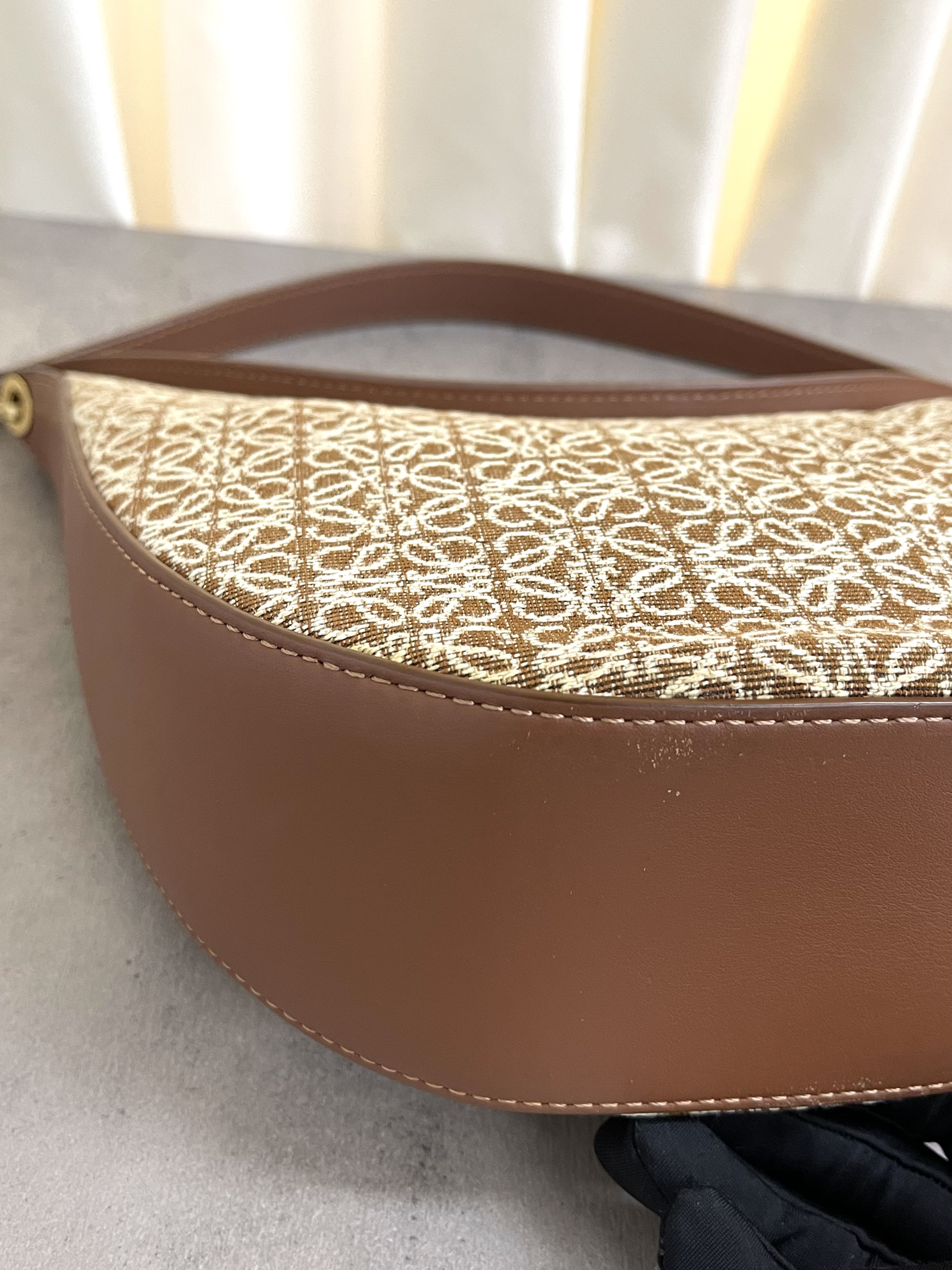 Pre-owned Loewe Luna Anagram shoulder bag/ Product Code: 26012405