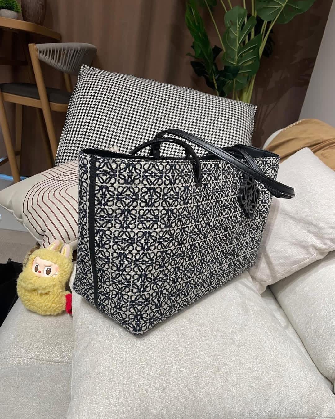 Loewe East West Anagram Tote Bag, 100%Authentic,98%new✅塵袋 