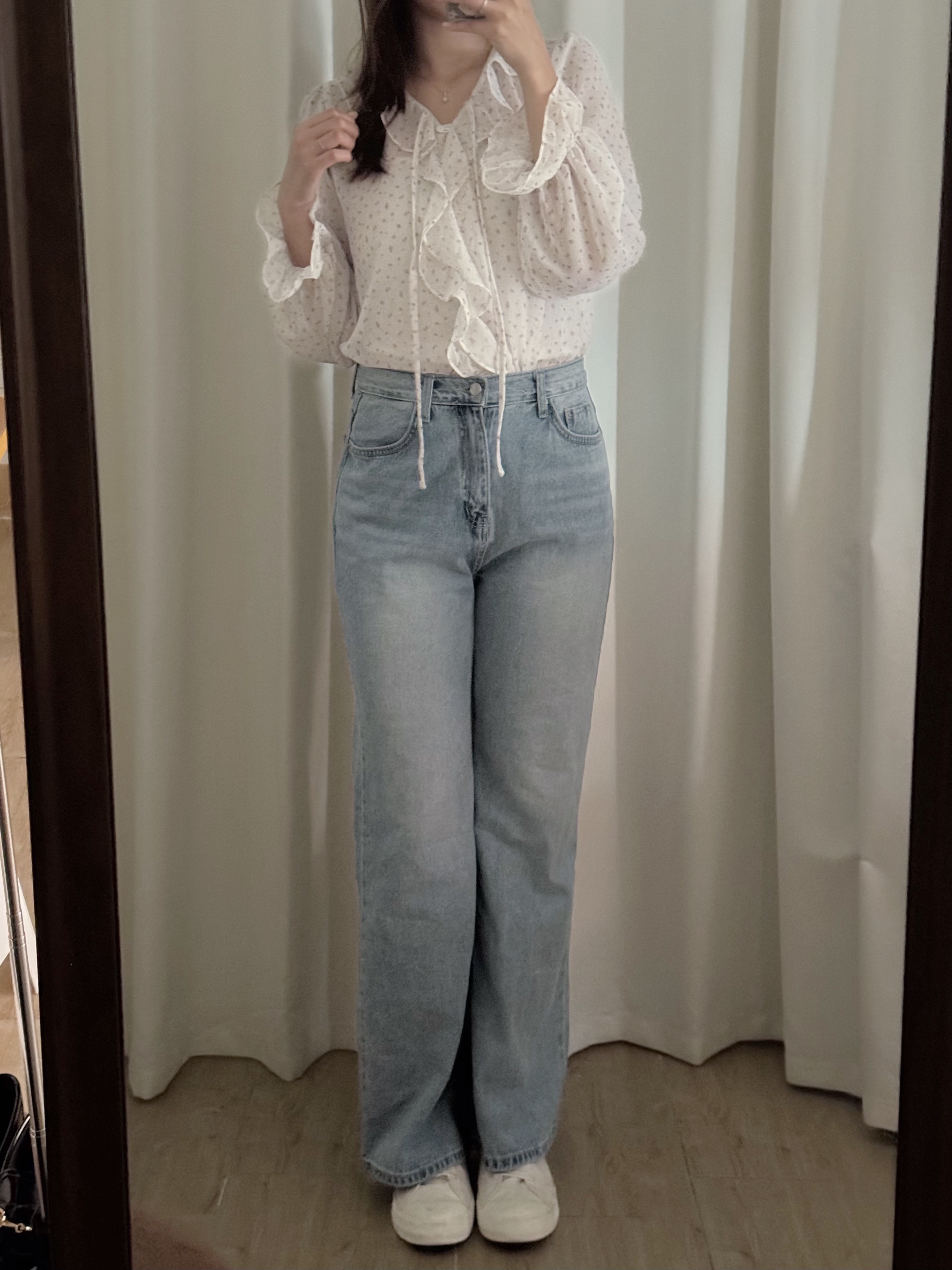 高腰微喇叭淺牛仔褲(三個尺碼)