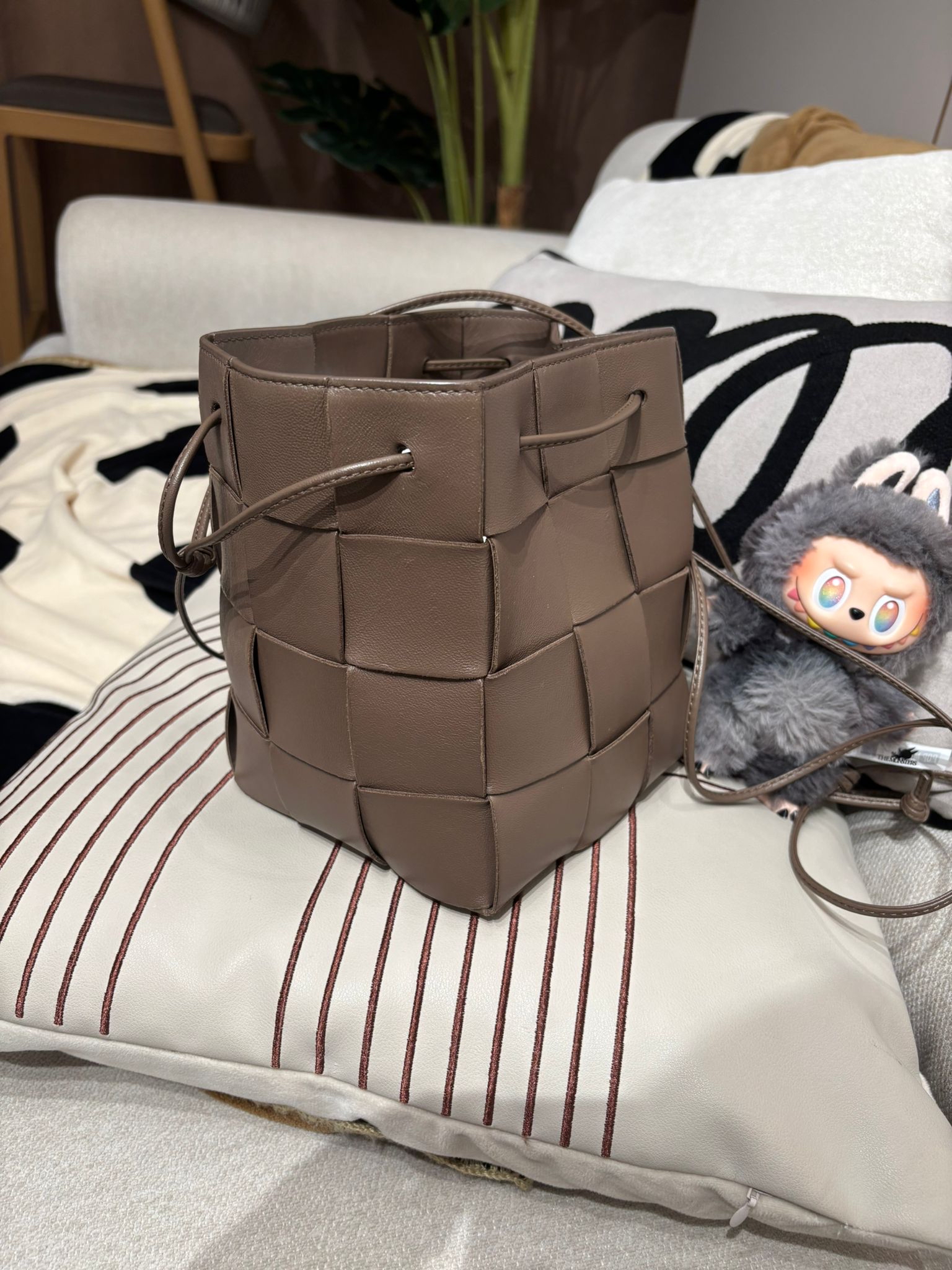 Bottega veneta BV intrecciato bucket bag 100%Authentic,95%new