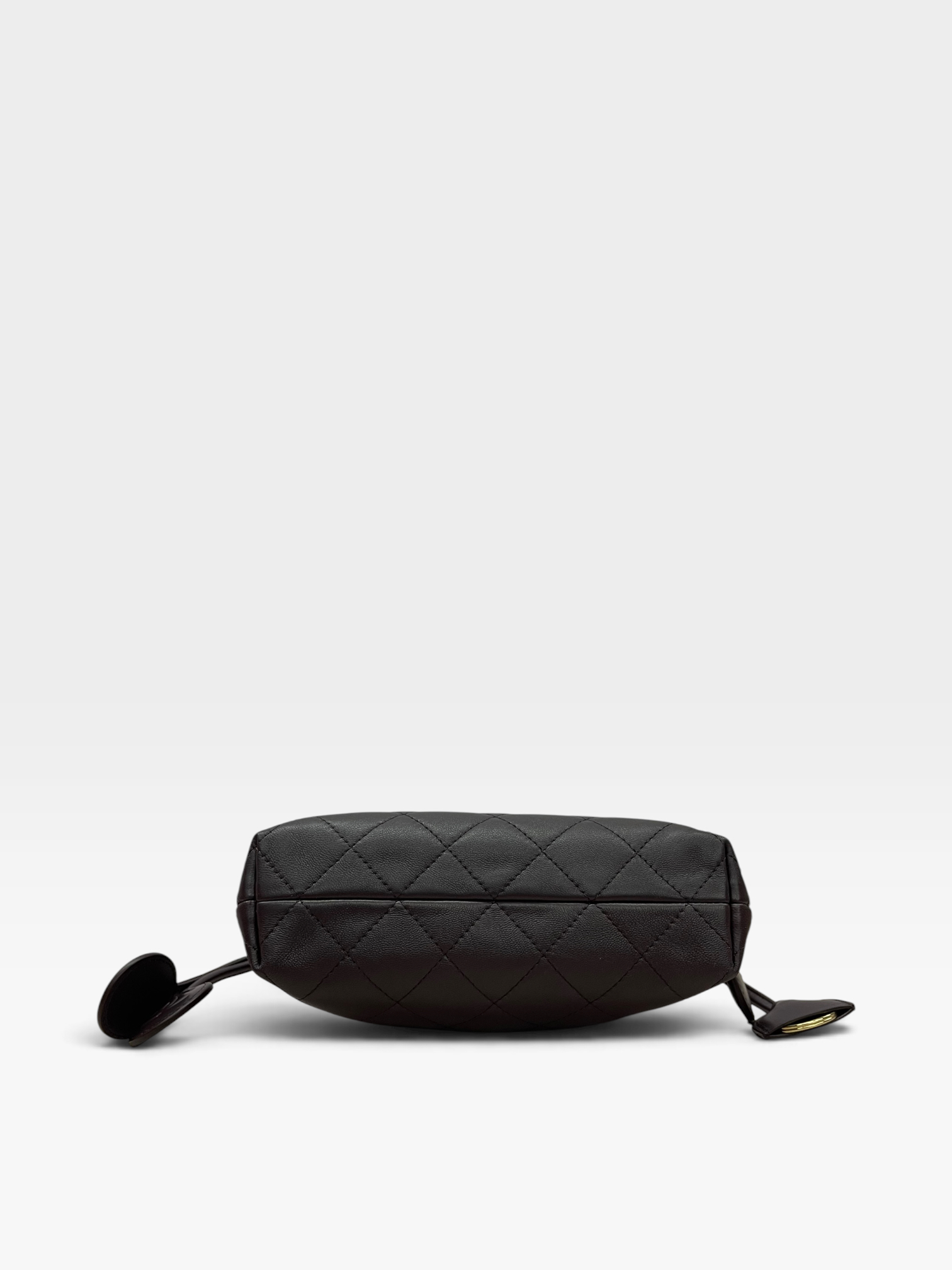 Pre-Owned CHANEL Clutch With Leather Strap / Product Code: 091401