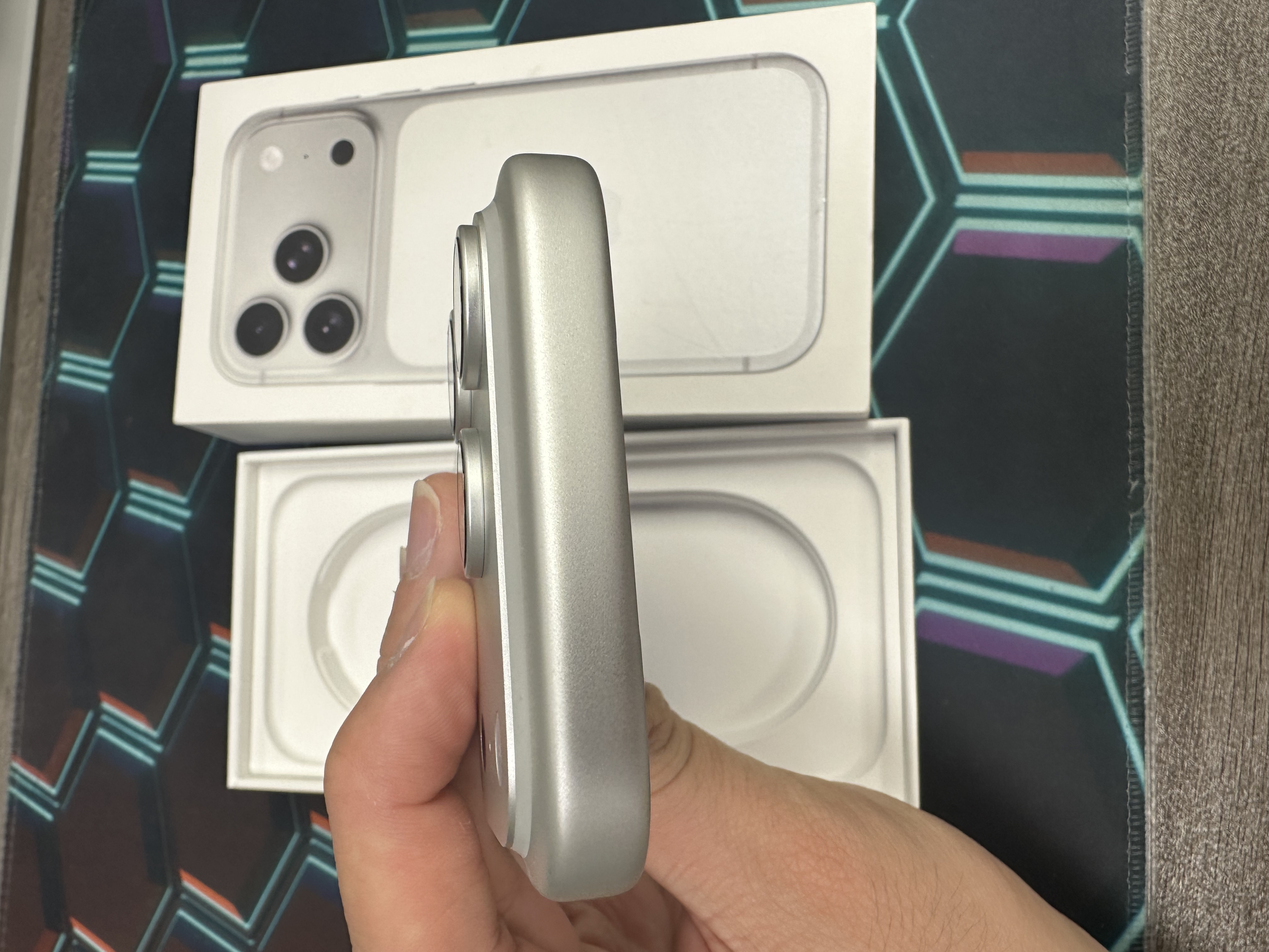 *8061 17 Pro 完美機 256GB 電100 銀色 sliver