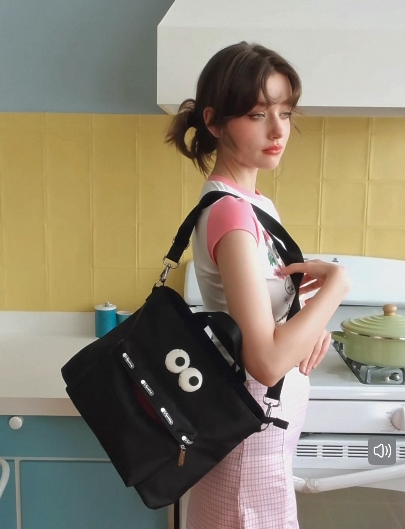 0222 Lesportsac x Anya Hindmarch Carryall Tote Crossbody Bag 3月底