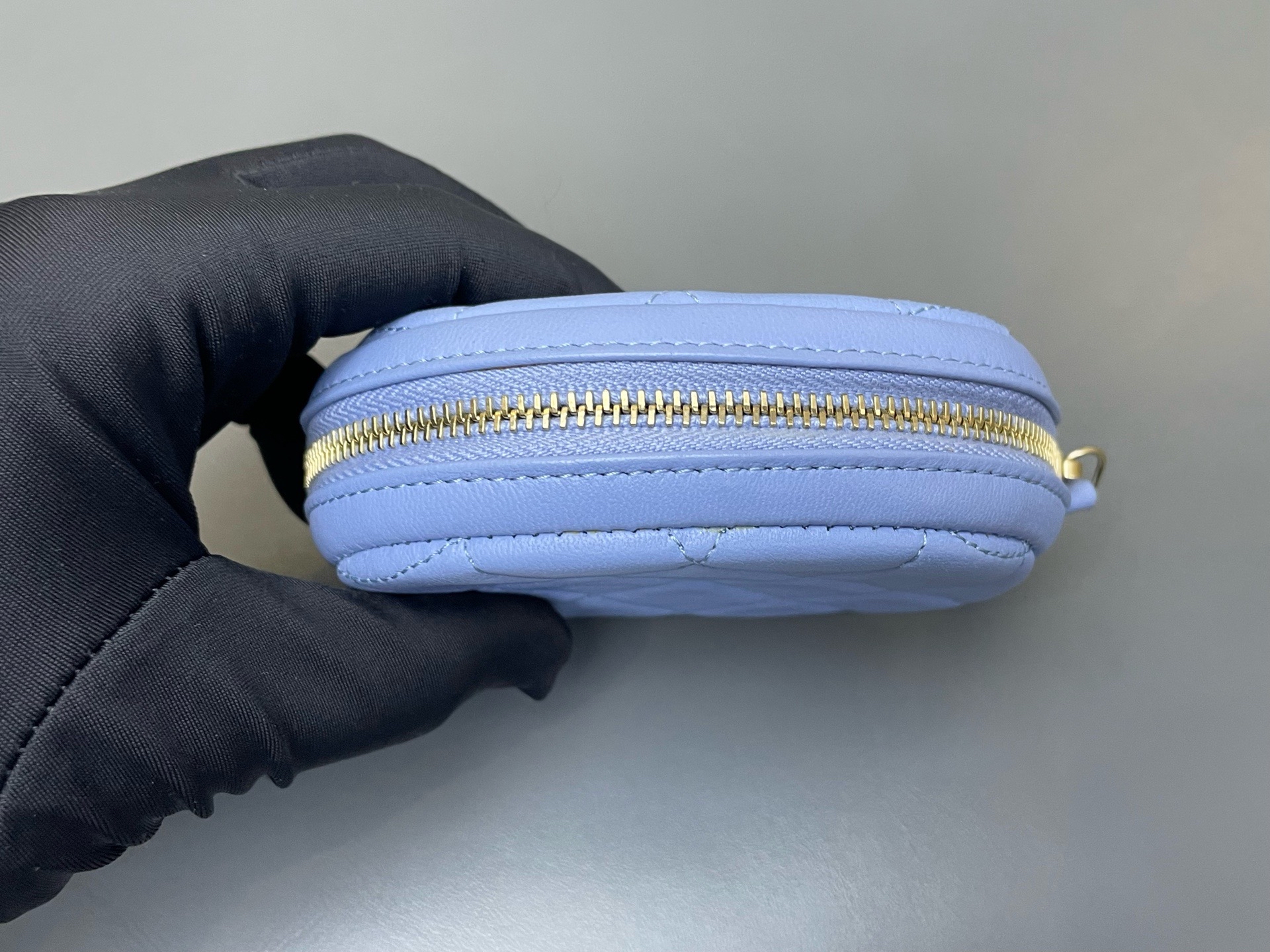 【預訂貨品】Chanel 天空藍金扣羊皮散子包