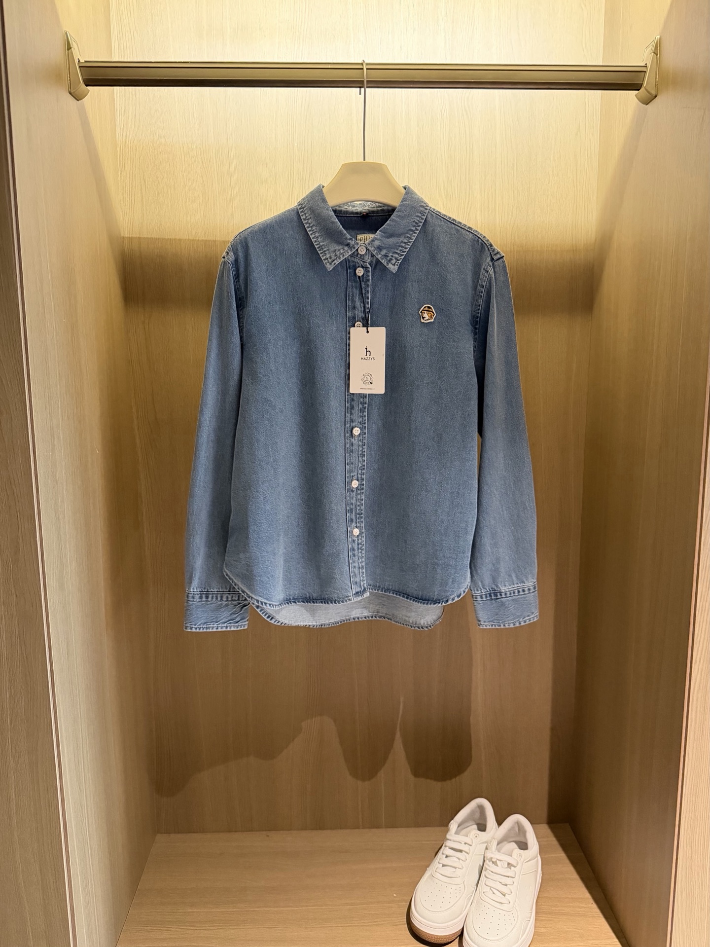 Hazzys 小狗標誌牛仔恤衫