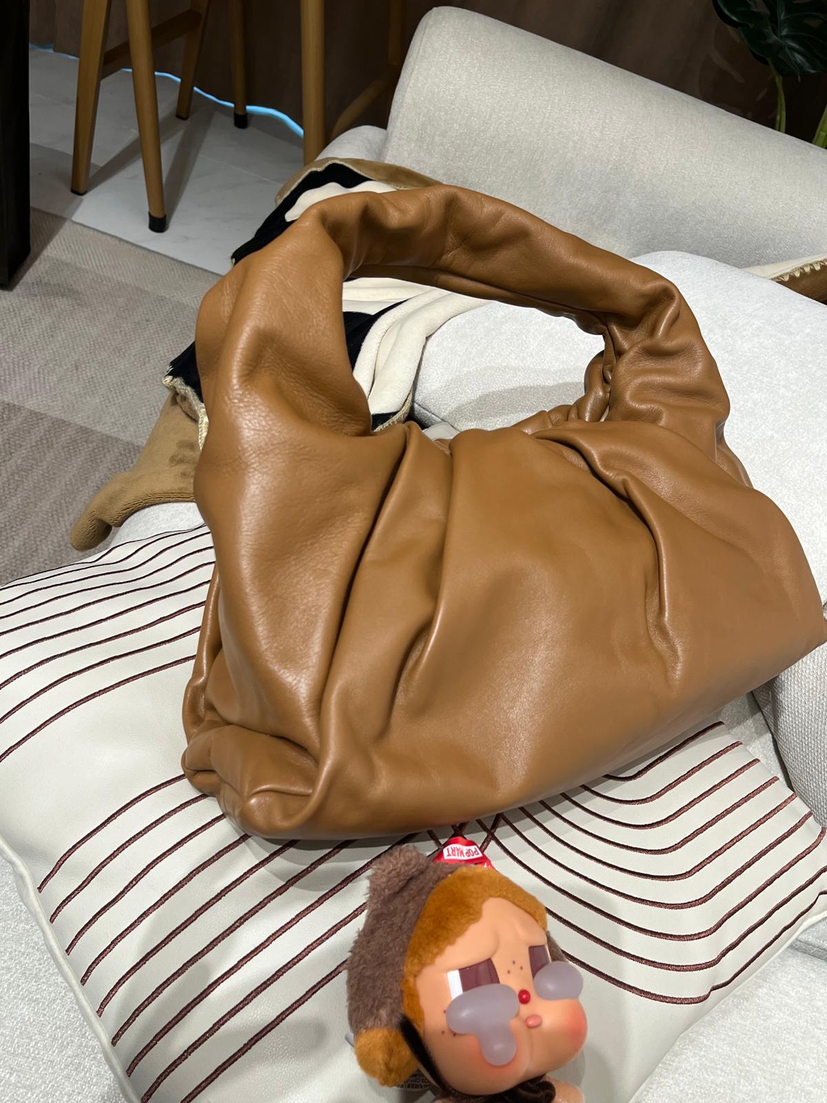 BOTTEGA VENETA BV The Shoulder Pouch leather gathered hobo 雲朵包 ,100%Authentic ,98%new✅dust bag