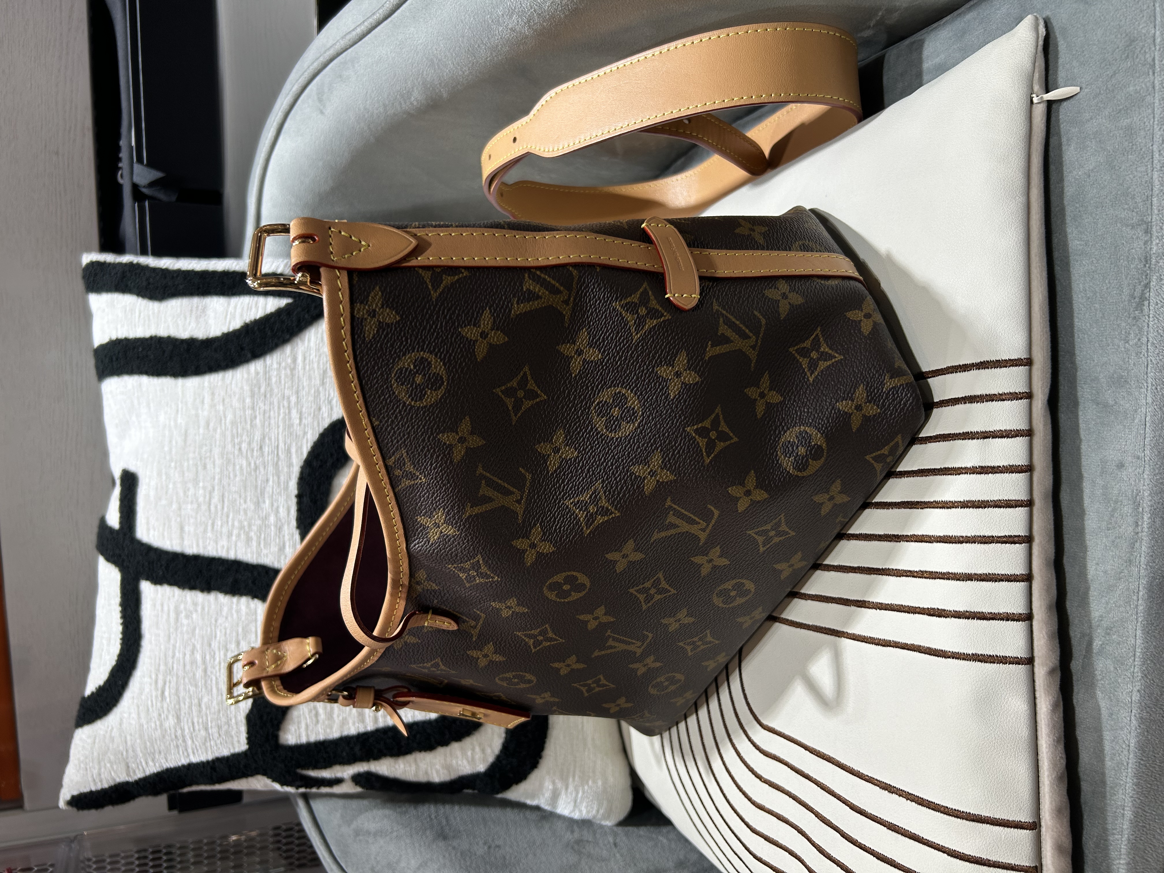 LV Carryall PM Monogram 100%Authentic, 99%New ✅Dust bag