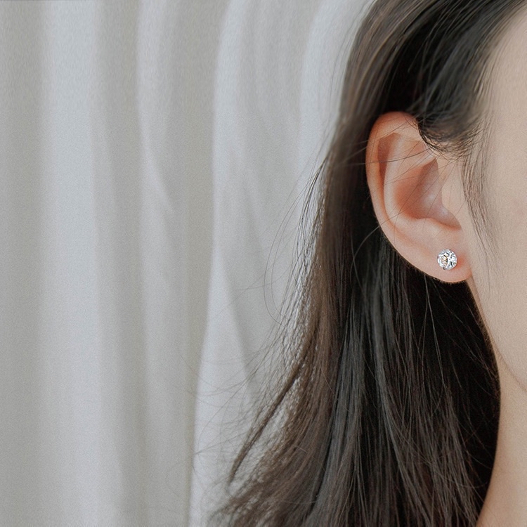 圆锆石耳钉