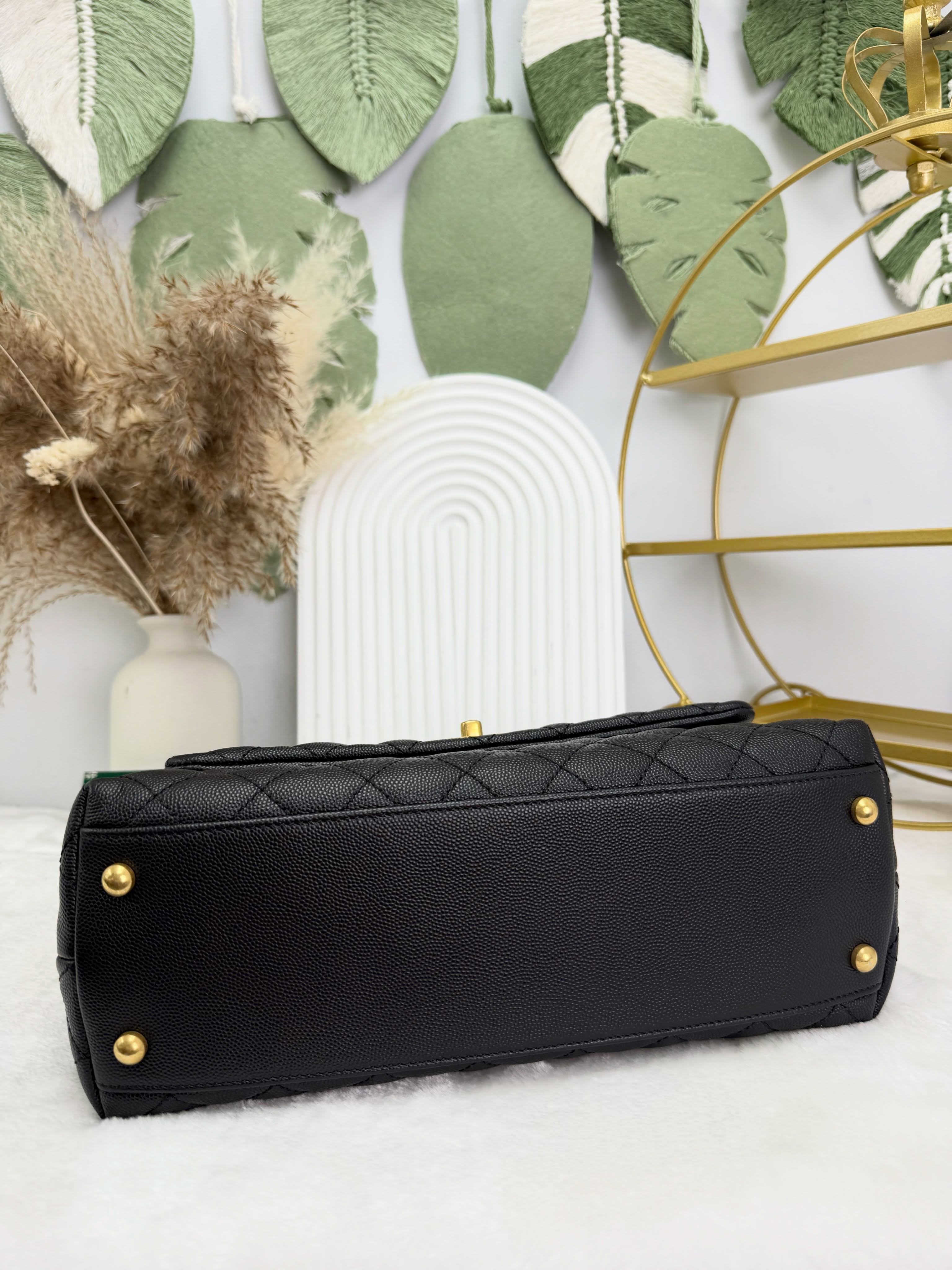 Chanel👜 PRE OWNED 🛍️❤️Coco Handle 紅蜥蜴手柄  黑金荔枝皮🖤24開